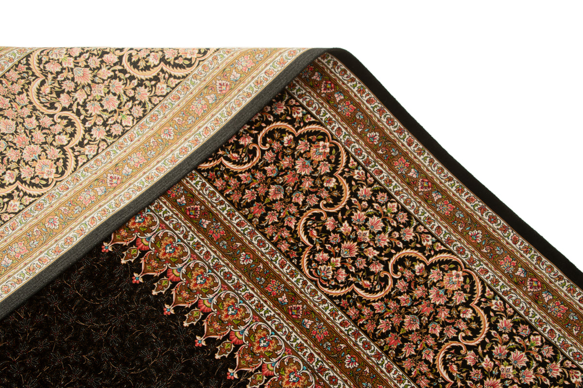 Rechteck Teppich Ghom Design in Schwarz von Hadorn™ - Lifestyle Image