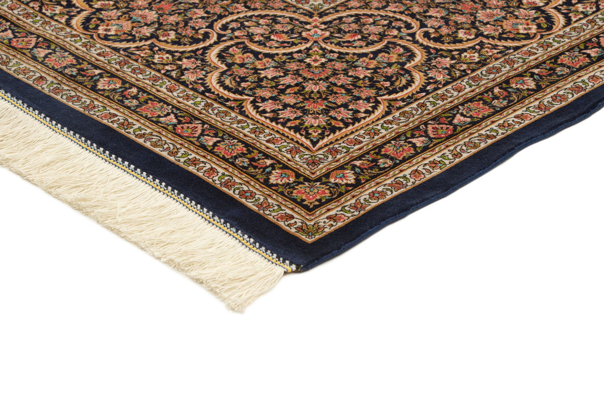 Rechteck Teppich Ghom Design in Blau von Hadorn™ - Lifestyle Image