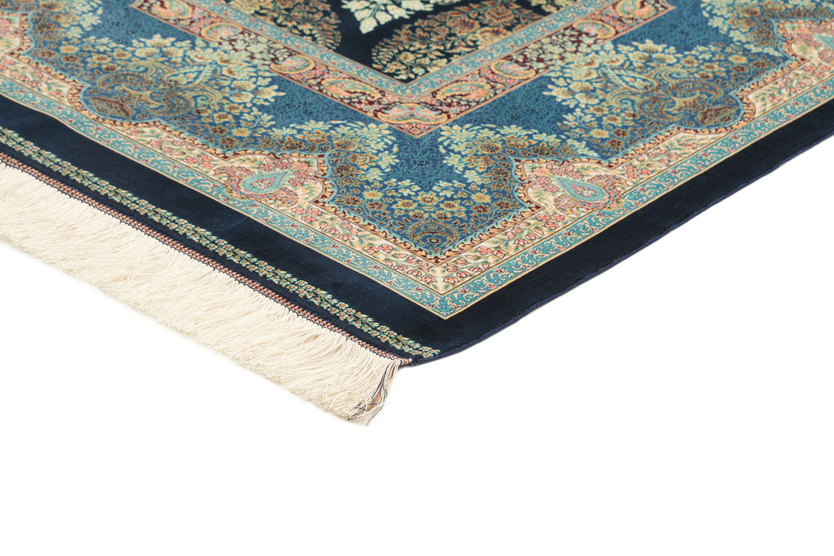 Rechteck Teppich Ghom Design in Dunkelblau von Hadorn™ - Lifestyle Image