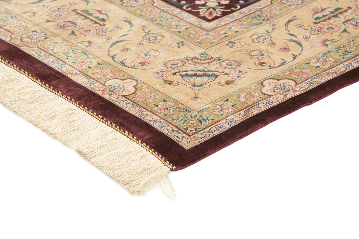 Rechteck Teppich Ghom Design in Burgund von Hadorn™ - Lifestyle Image