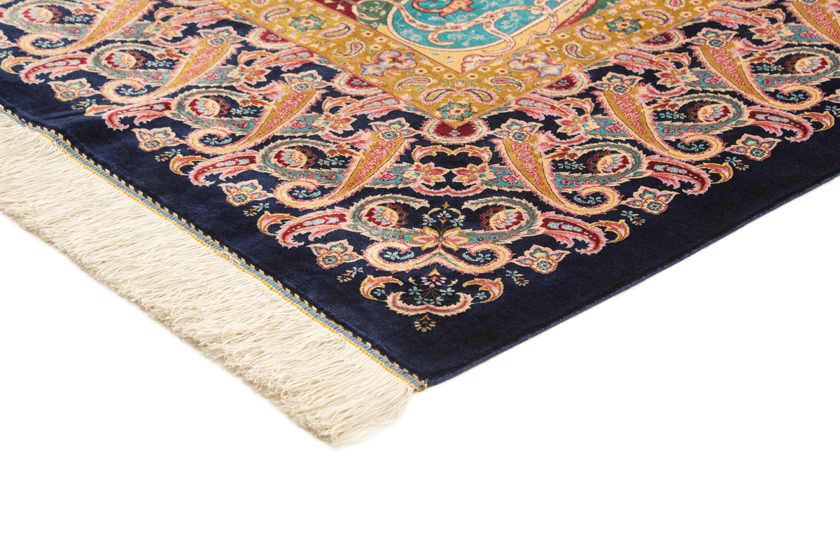 Rechteck Teppich Ghom Design in Dunkelblau von Hadorn™ - Lifestyle Image