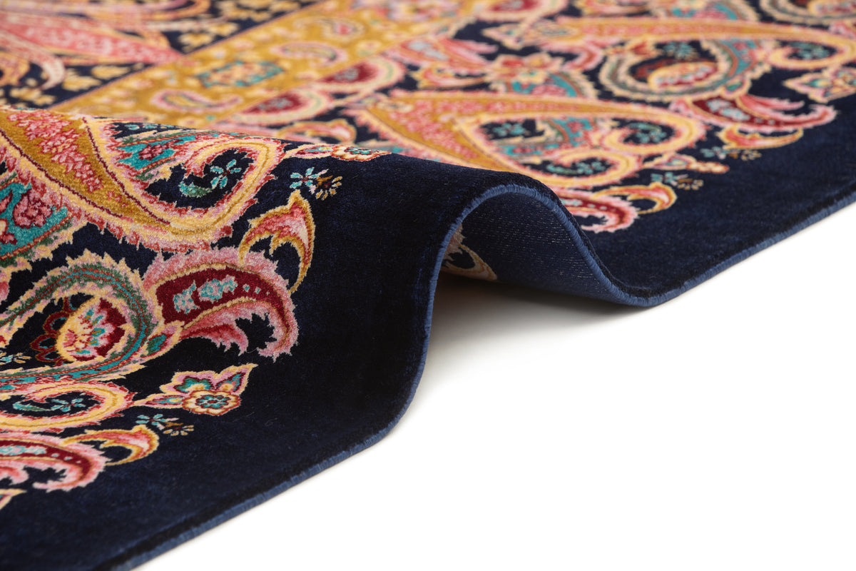 Rechteck Teppich Ghom Design in Dunkelblau von Hadorn™ - Lifestyle Image
