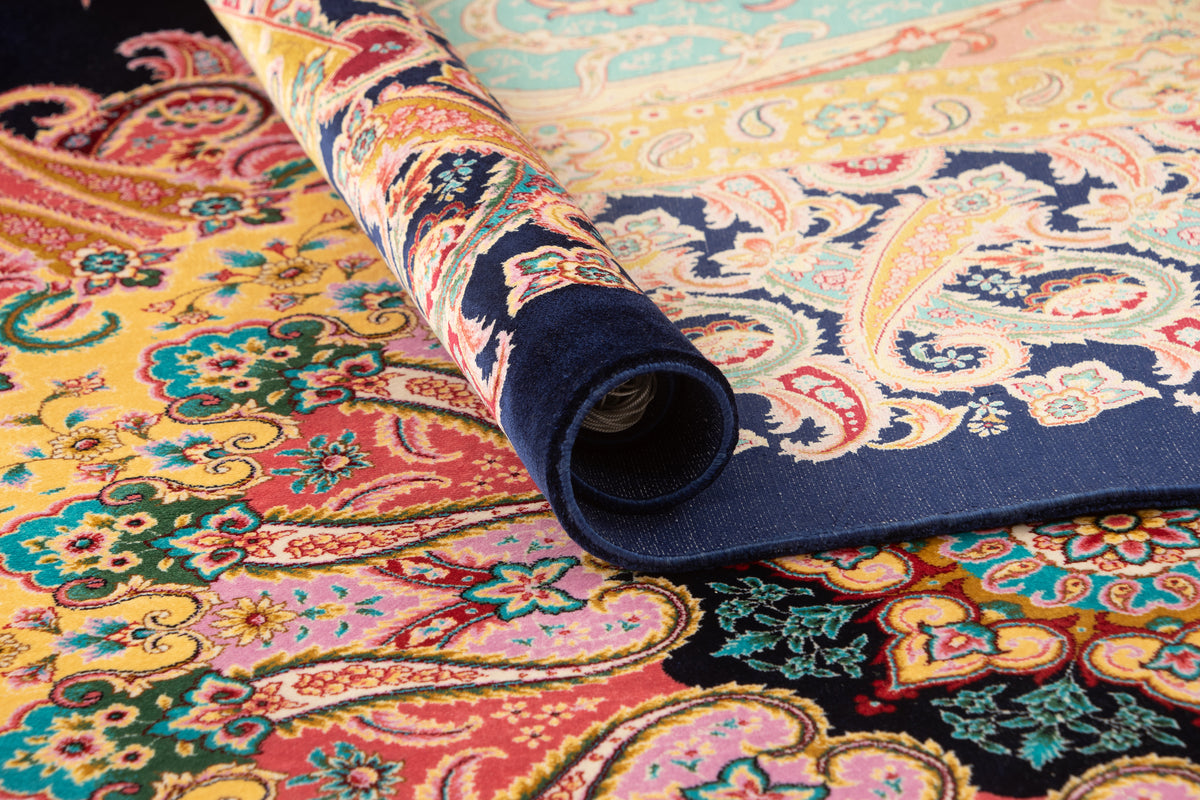 Rechteck Teppich Ghom Design in Dunkelblau von Hadorn™ - Lifestyle Image