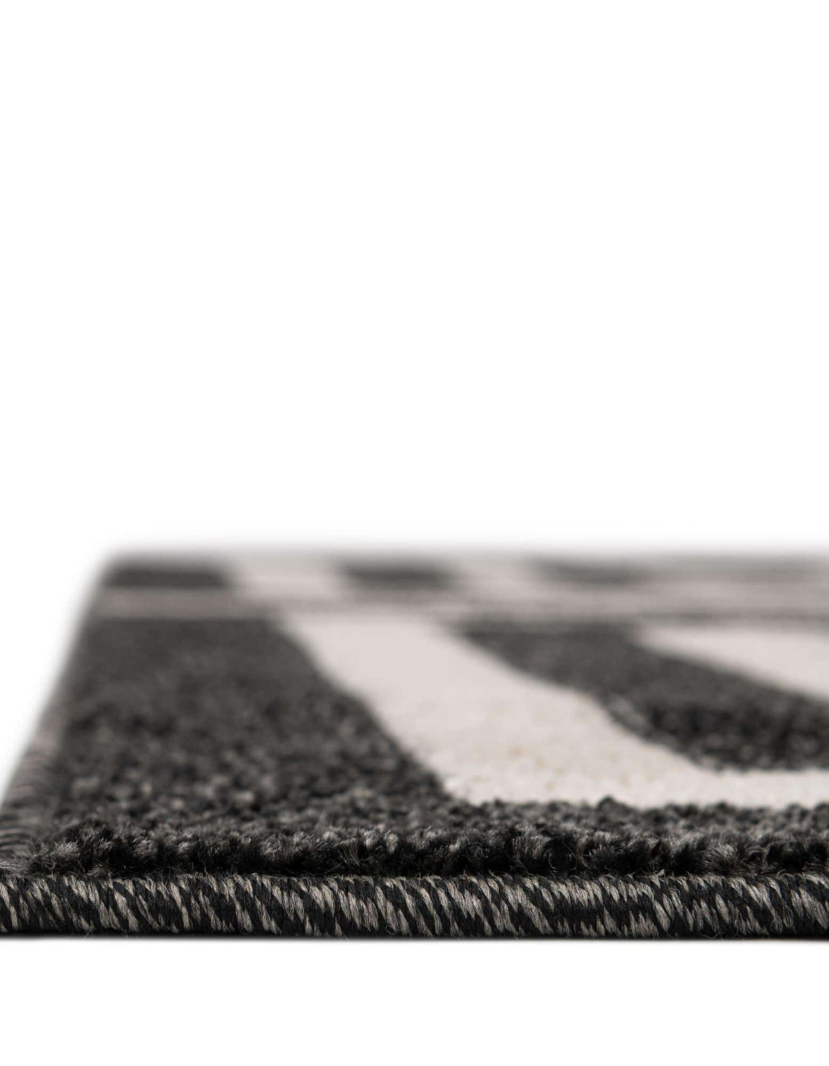 Rechteck Teppich Greek Key in Schwarz von Hadorn™ - Lifestyle Image