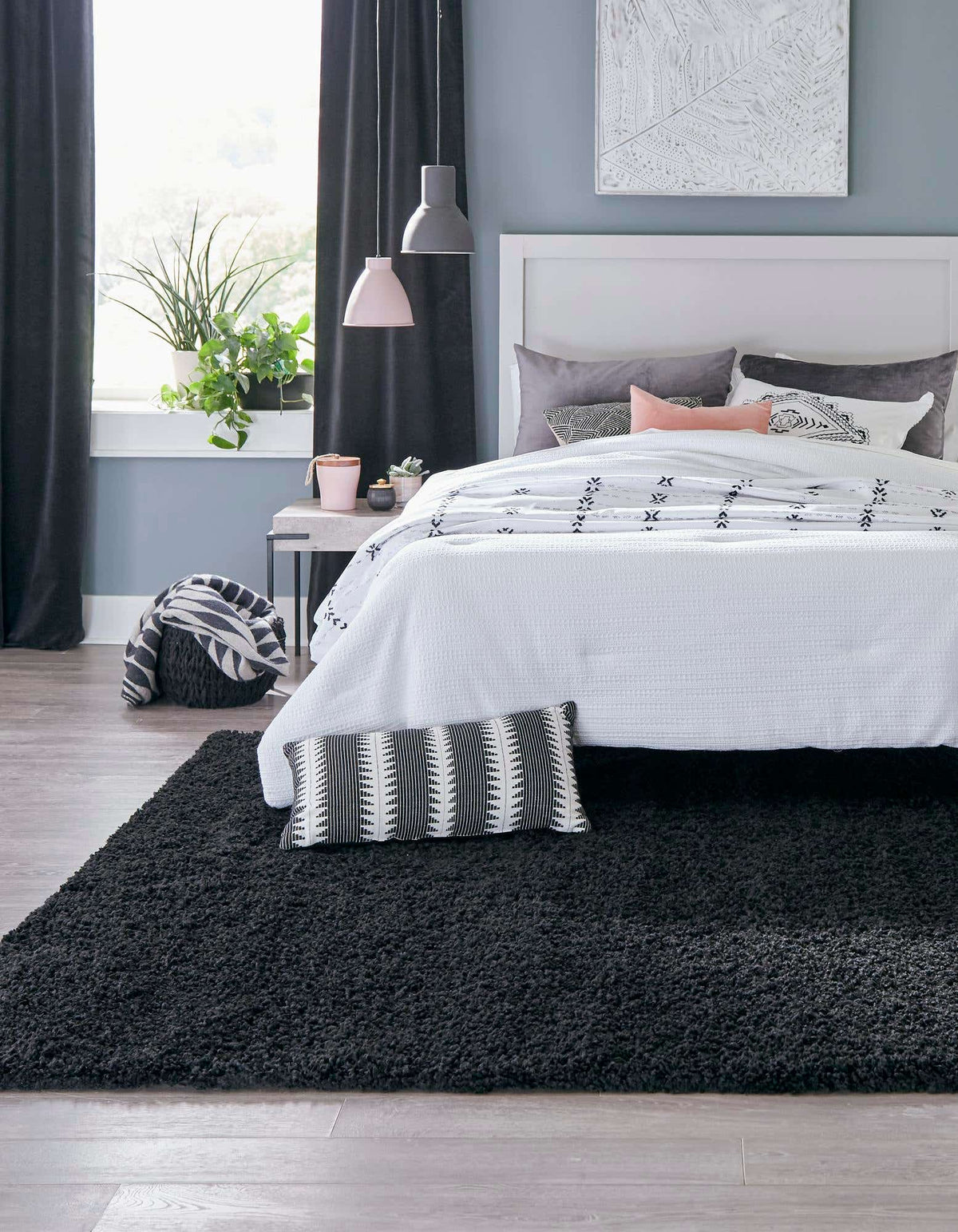 Quadratisch Hochflorteppich Solid Shag in Tiefschwarz von Hadorn™ - Lifestyle Image