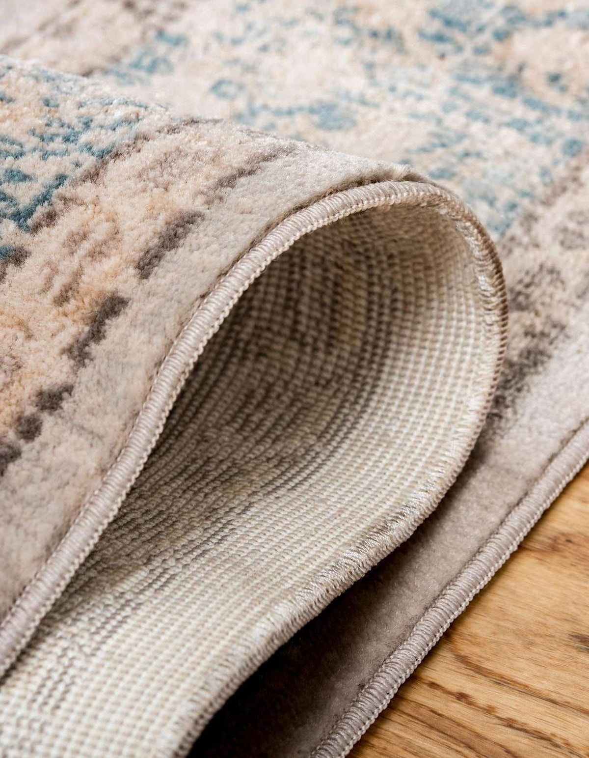 Rechteck Teppich Restoration in Beige von Hadorn™ - Lifestyle Image