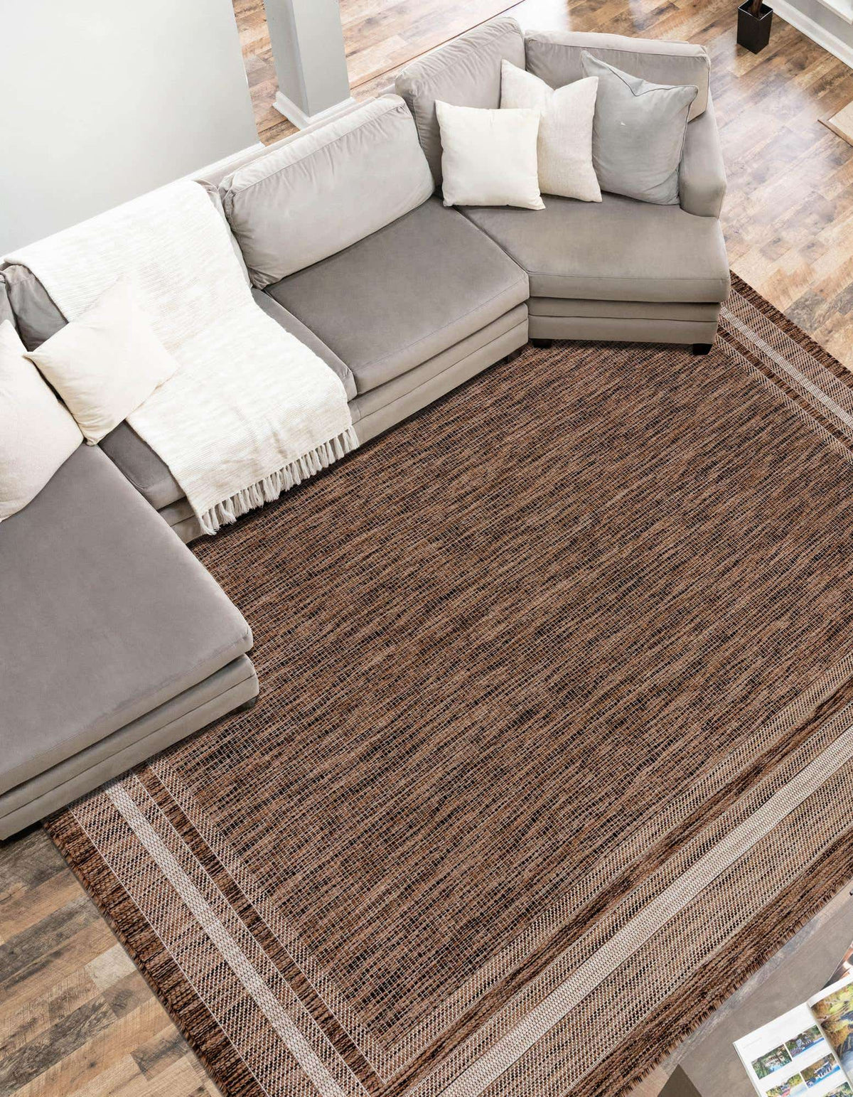 Rechteck Outdoor Teppich Tulum Outdoor in Braun von Hadorn™ - Lifestyle Image