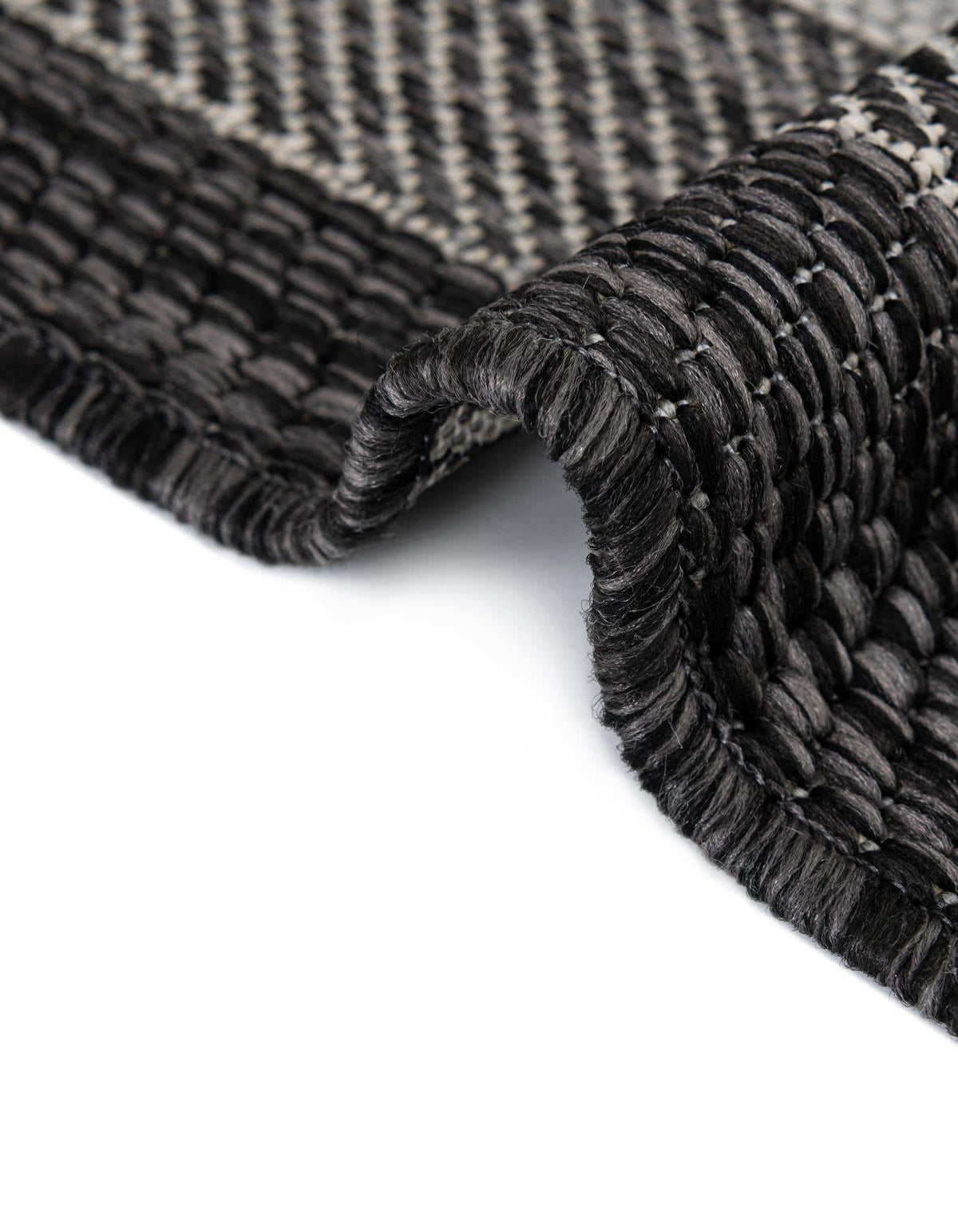 Rechteck Outdoor Teppich Tulum Outdoor Border in Schwarz von Hadorn™ - Lifestyle Image