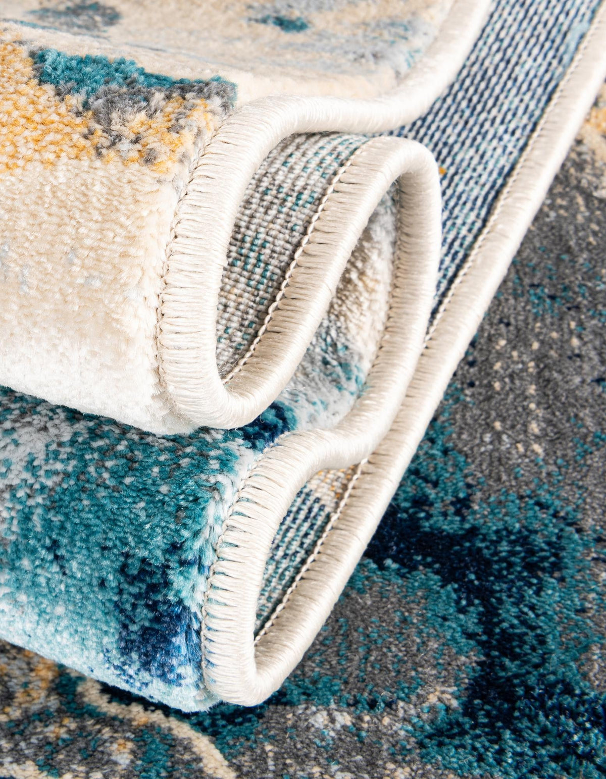 Rechteck Teppich Ethereal in Marineblau von Hadorn™ - Lifestyle Image
