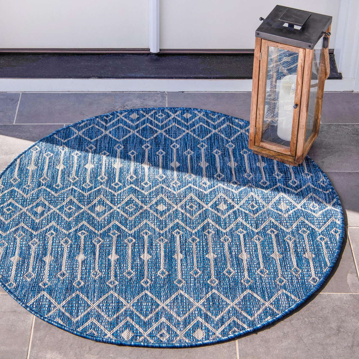 Rund Outdoor Teppich Tulum Outdoor in Blau von Hadorn™ - Lifestyle Image