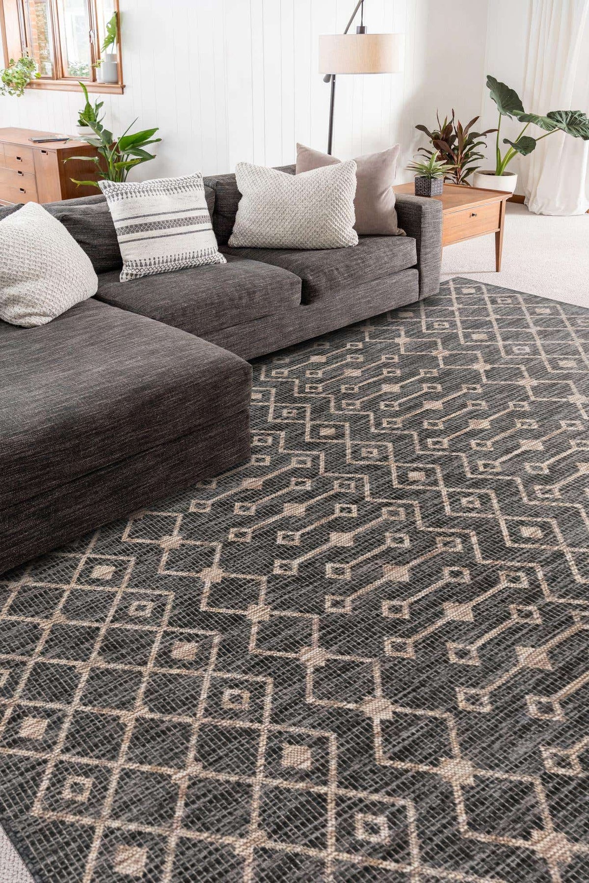 Rechteck Outdoor Teppich Tulum Outdoor in Anthrazit von Hadorn™ - Lifestyle Image