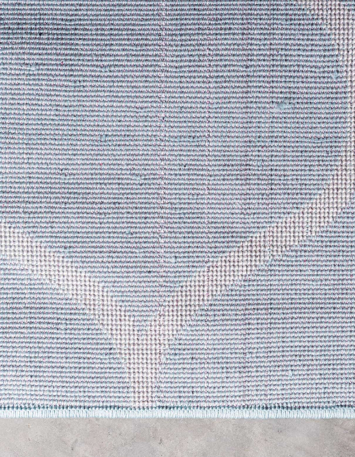 Rechteck Teppich Trellis Frieze in Hellblau von Hadorn™ - Lifestyle Image