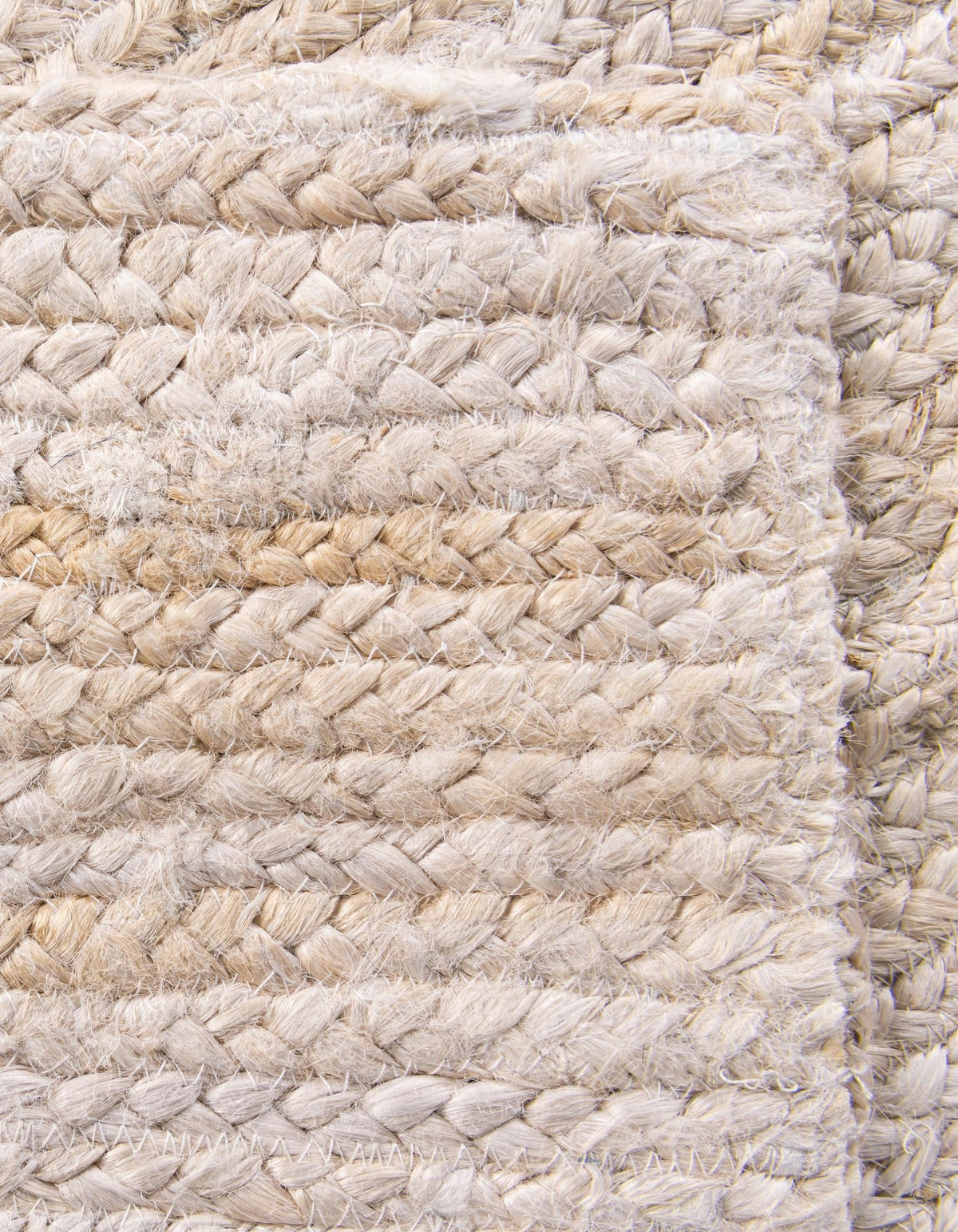 Rechteck Handgeflochten Teppich Braided Jute in Elfenbein von Hadorn™ - Lifestyle Image