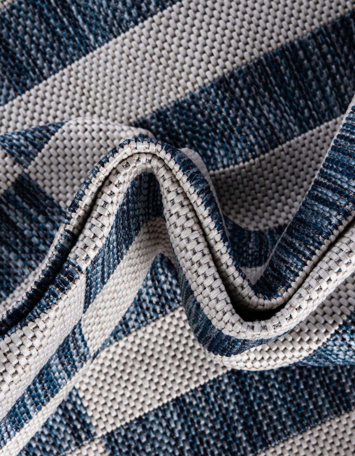 Rechteck Outdoor Teppich Outdoor Striped in Blau von Hadorn™ - Lifestyle Image
