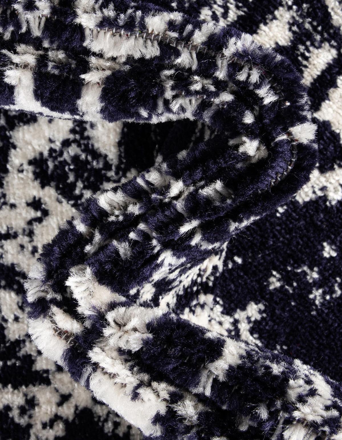 Oval Teppich Arlington in Marineblau von Hadorn™ - Lifestyle Image
