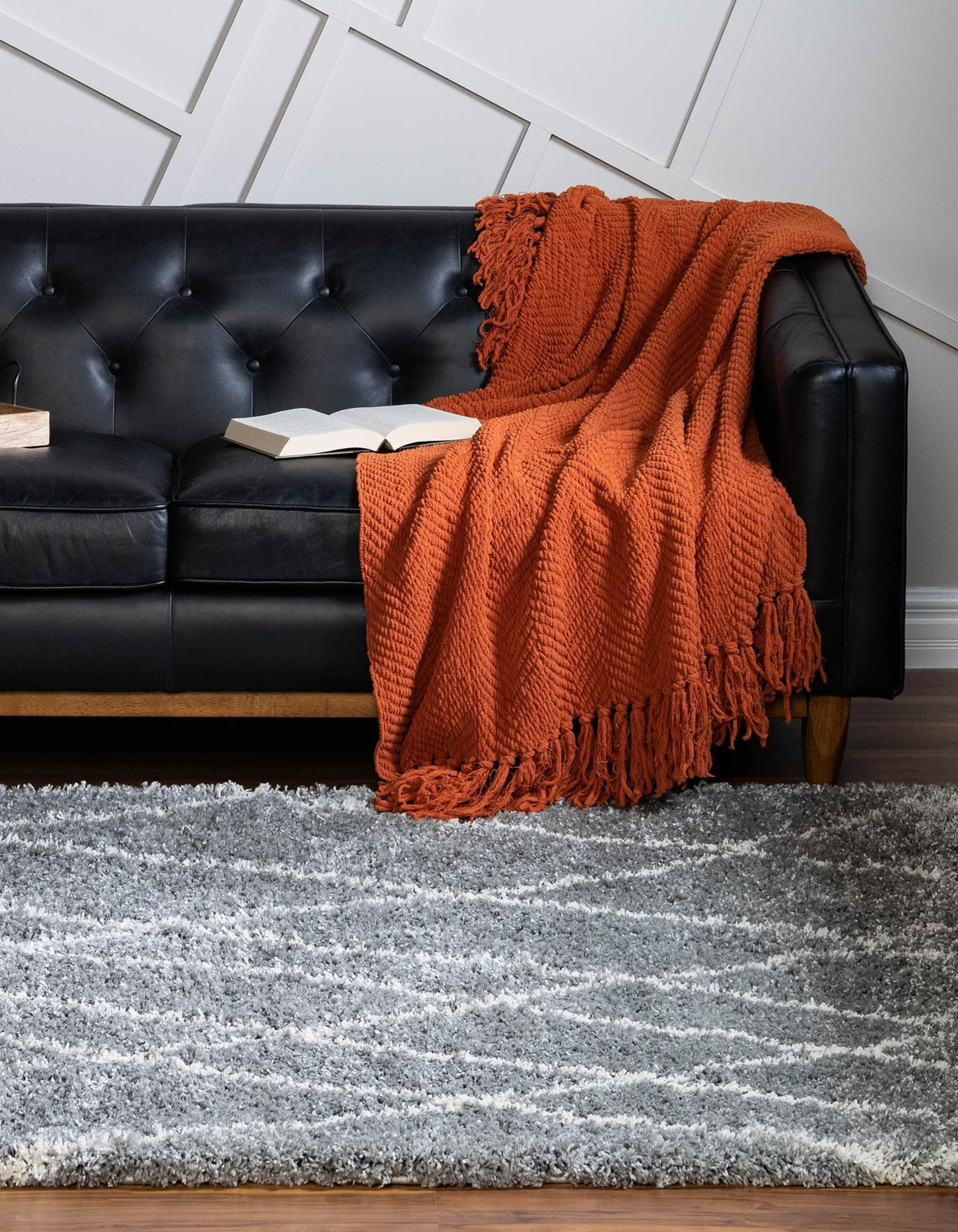 Rechteck Teppich Lachen Fence in Wolkengrau von Hadorn™ - Lifestyle Image