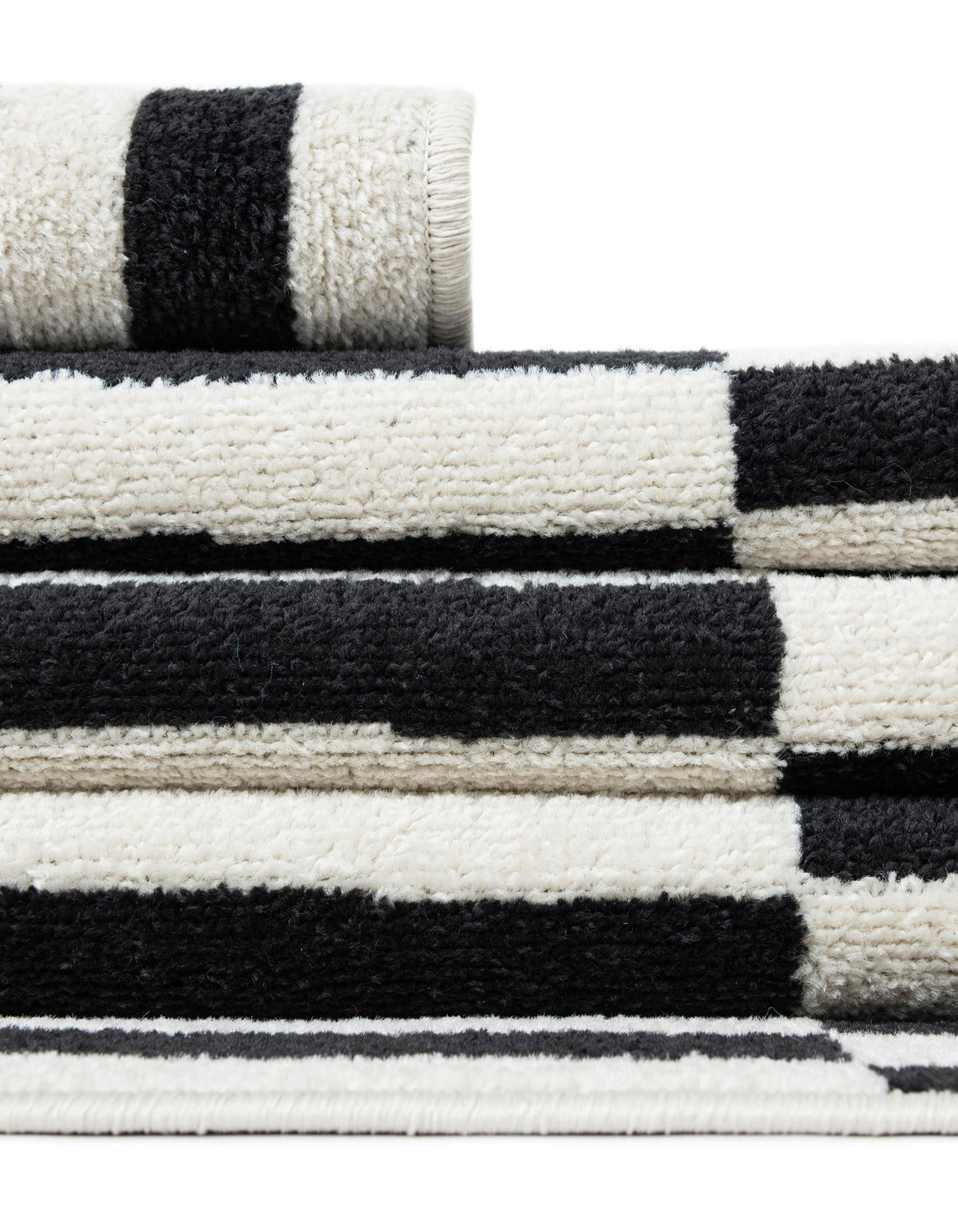 Quadratisch Teppich Tribeca in Schwarz von Hadorn™ - Lifestyle Image