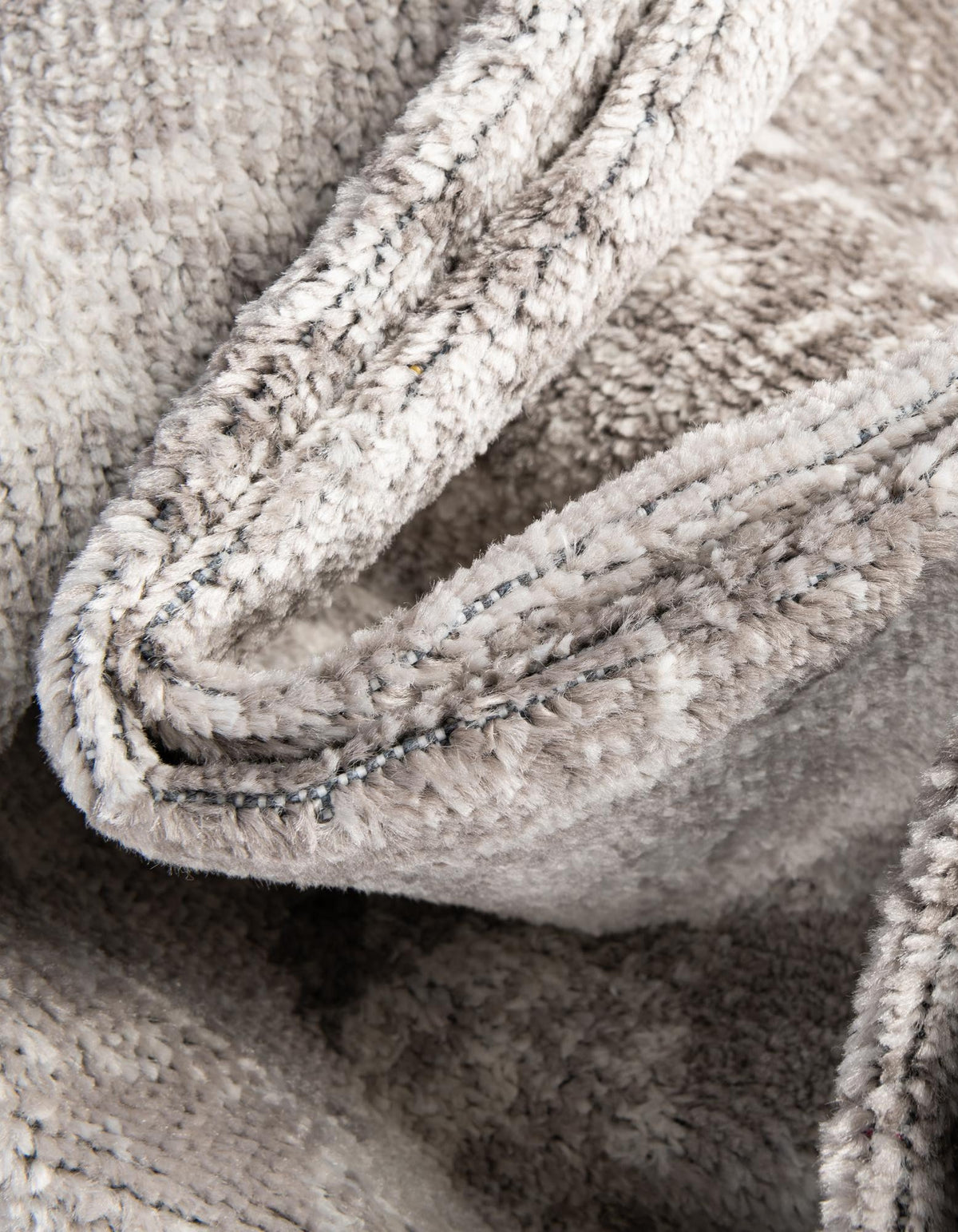 Quadratisch Teppich Aurora in Steingrau von Hadorn™ - Lifestyle Image