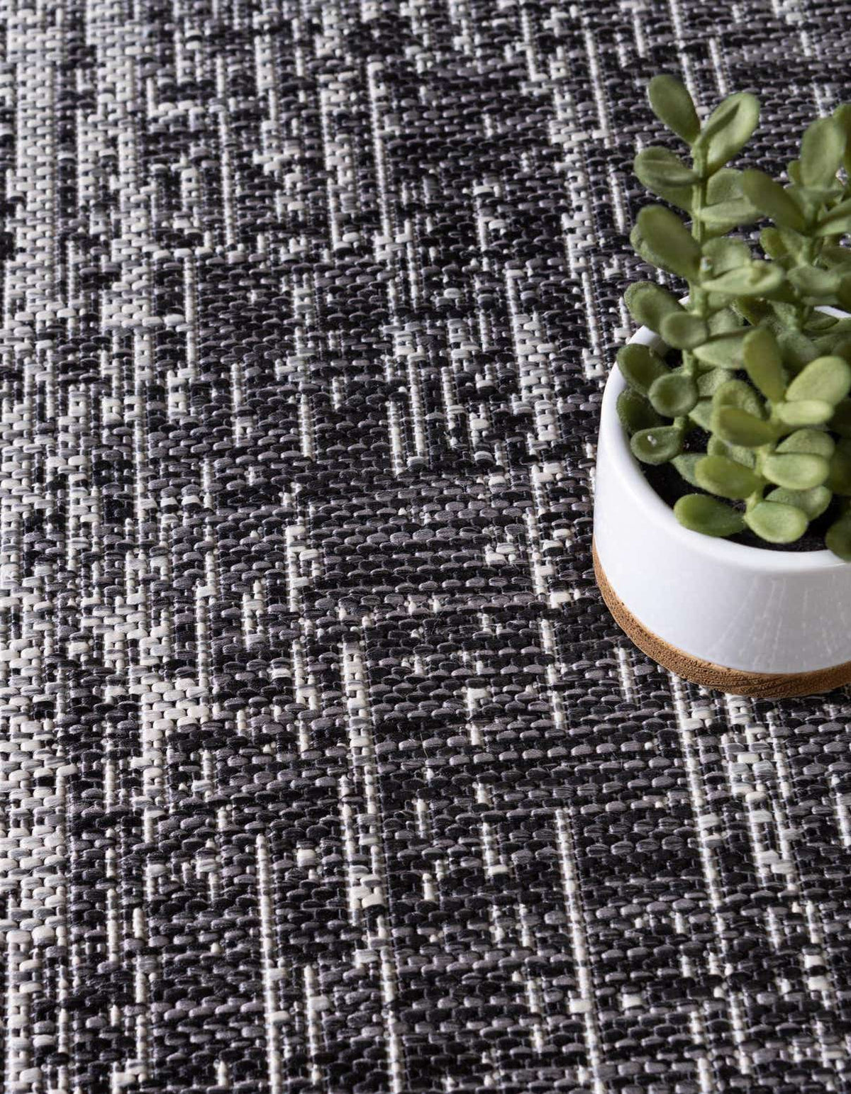 Rechteck Outdoor Teppich Outdoor Modern in Anthrazit von Hadorn™ - Lifestyle Image