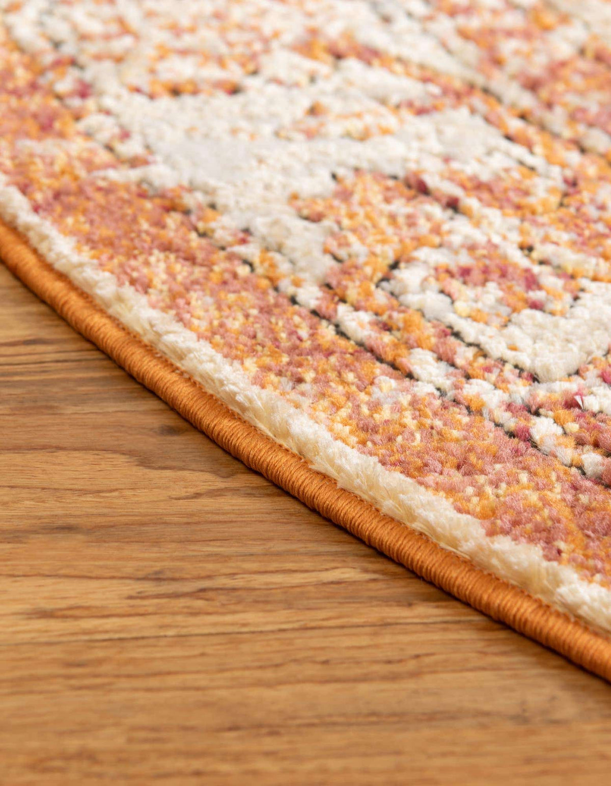 Rund Teppich Isabella in Rostrot von Hadorn™ - Lifestyle Image