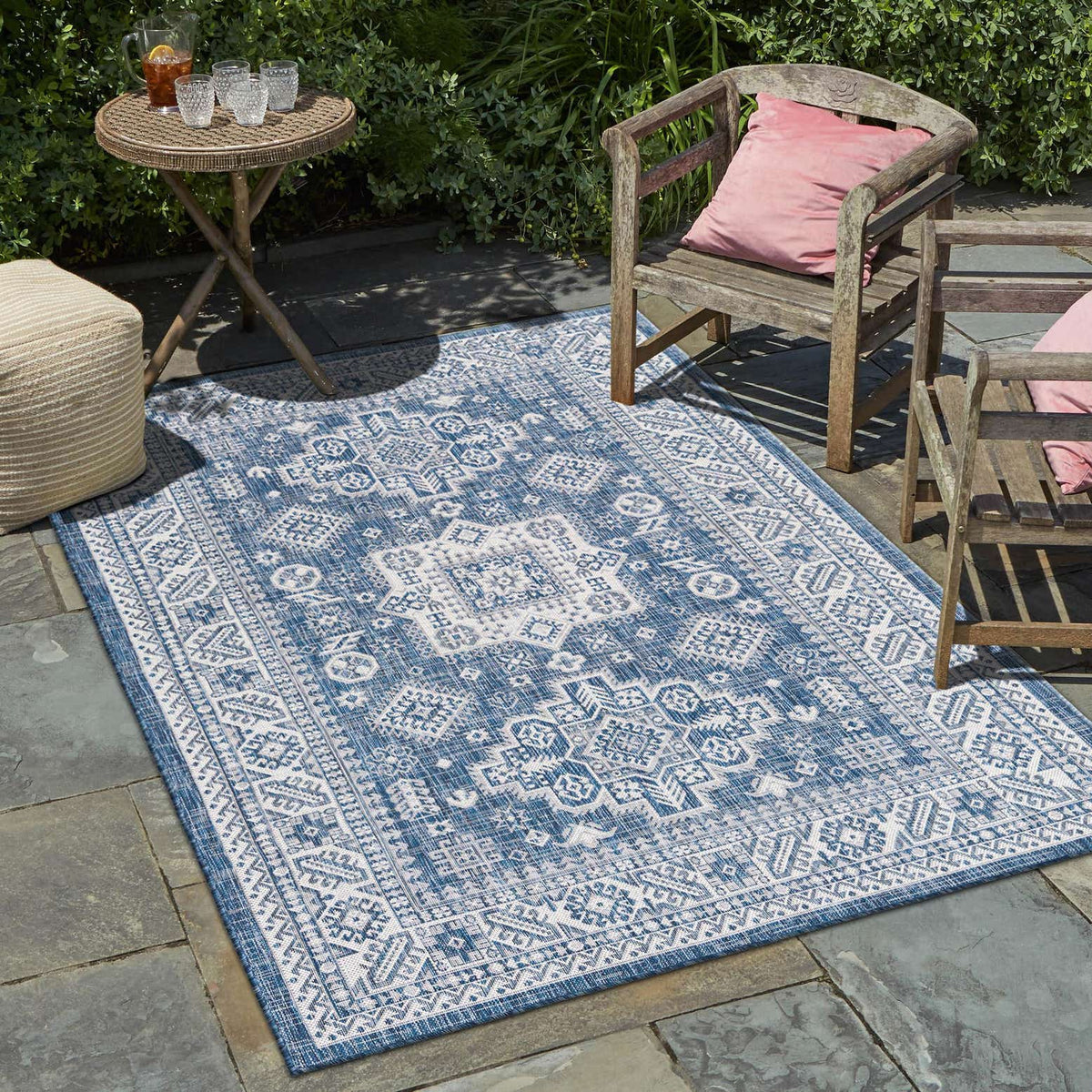 Rechteck Outdoor Teppich Tulum Outdoor in Blau von Hadorn™ - Lifestyle Image
