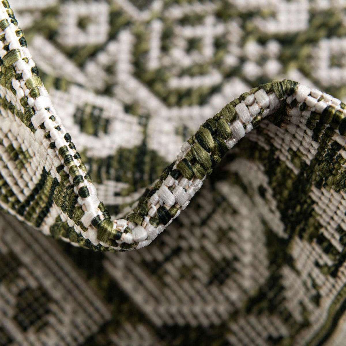 Oval Outdoor Teppich Tulum Outdoor in Grün von Hadorn™ - Lifestyle Image