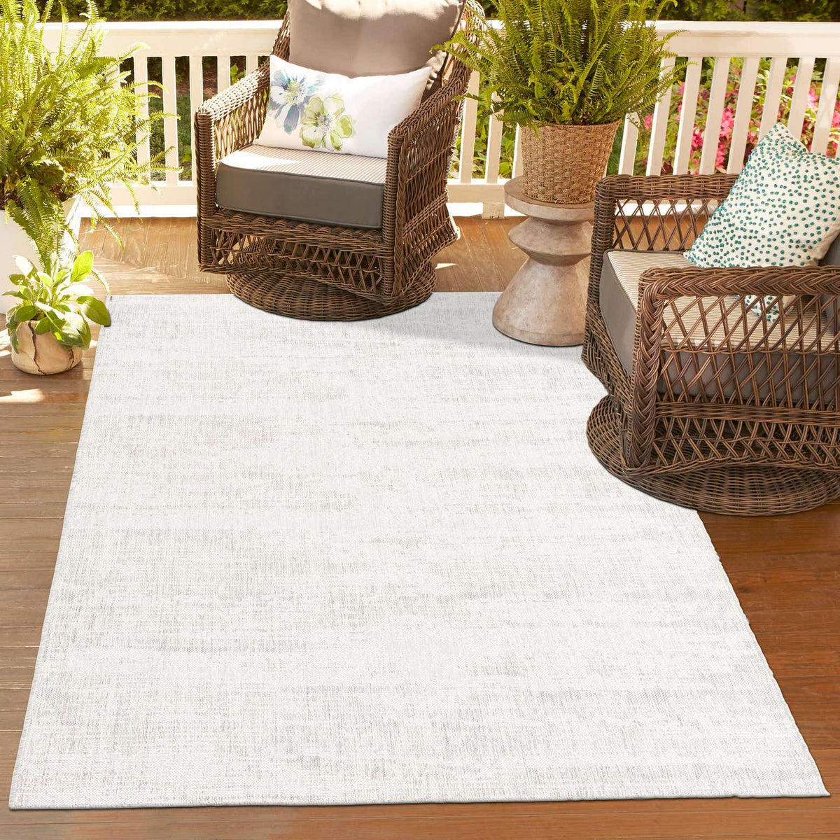 Rechteck Outdoor Teppich Tulum Outdoor in Grau von Hadorn™ - Lifestyle Image