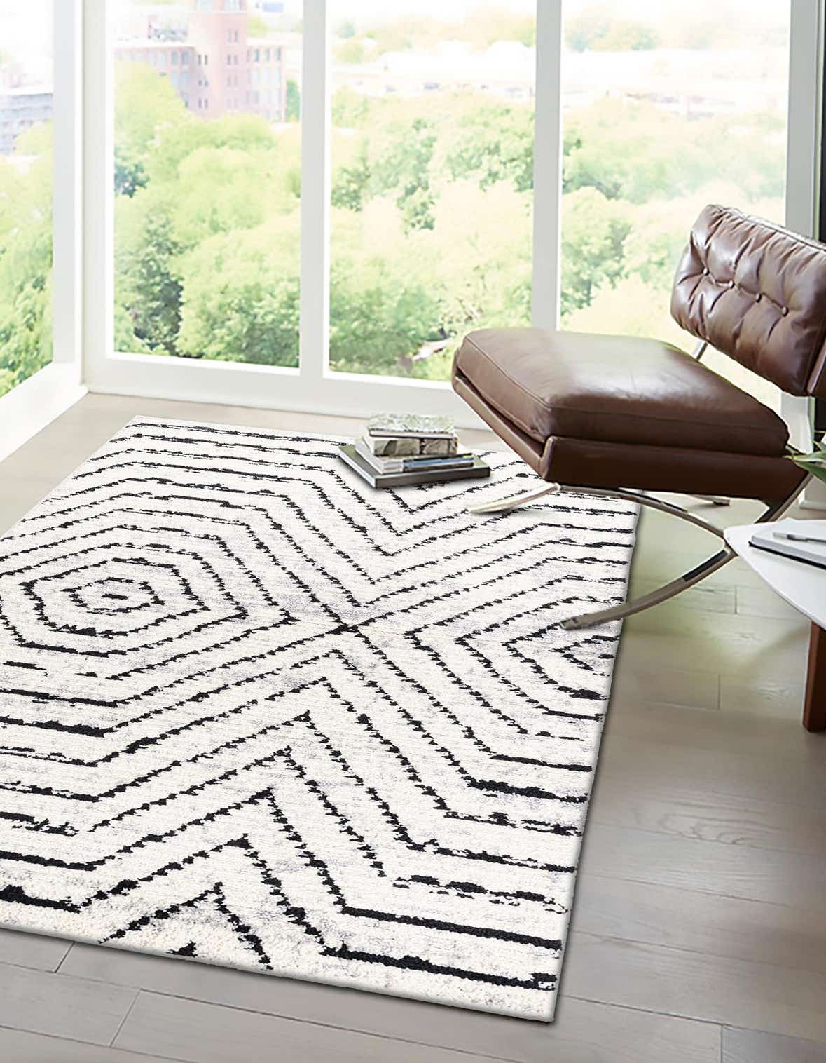 Rechteck Teppich Tagine in Schwarz und Weiss von Hadorn™ - Lifestyle Image
