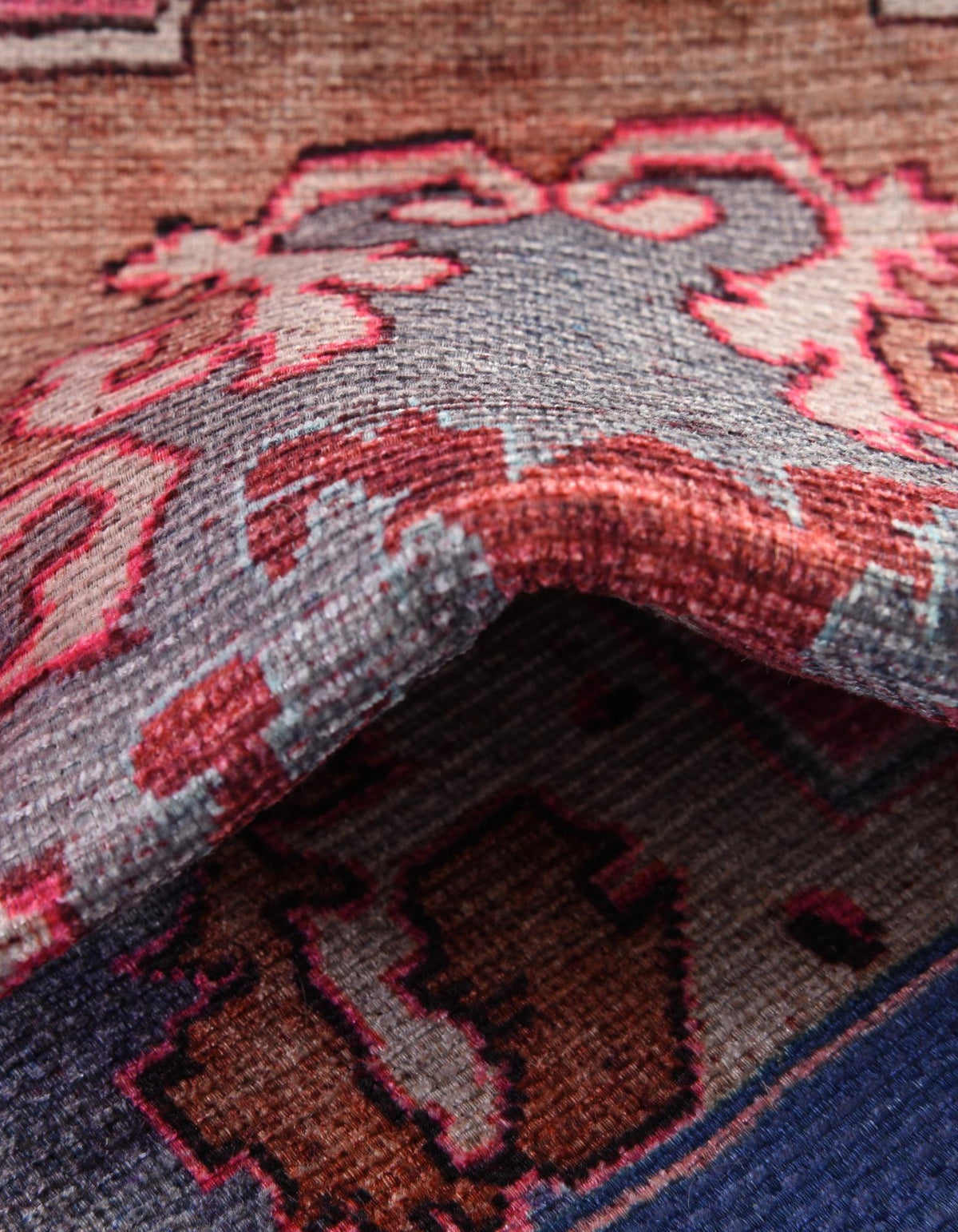 Rund Teppich Timeless in Fuchsie von Hadorn™ - Lifestyle Image