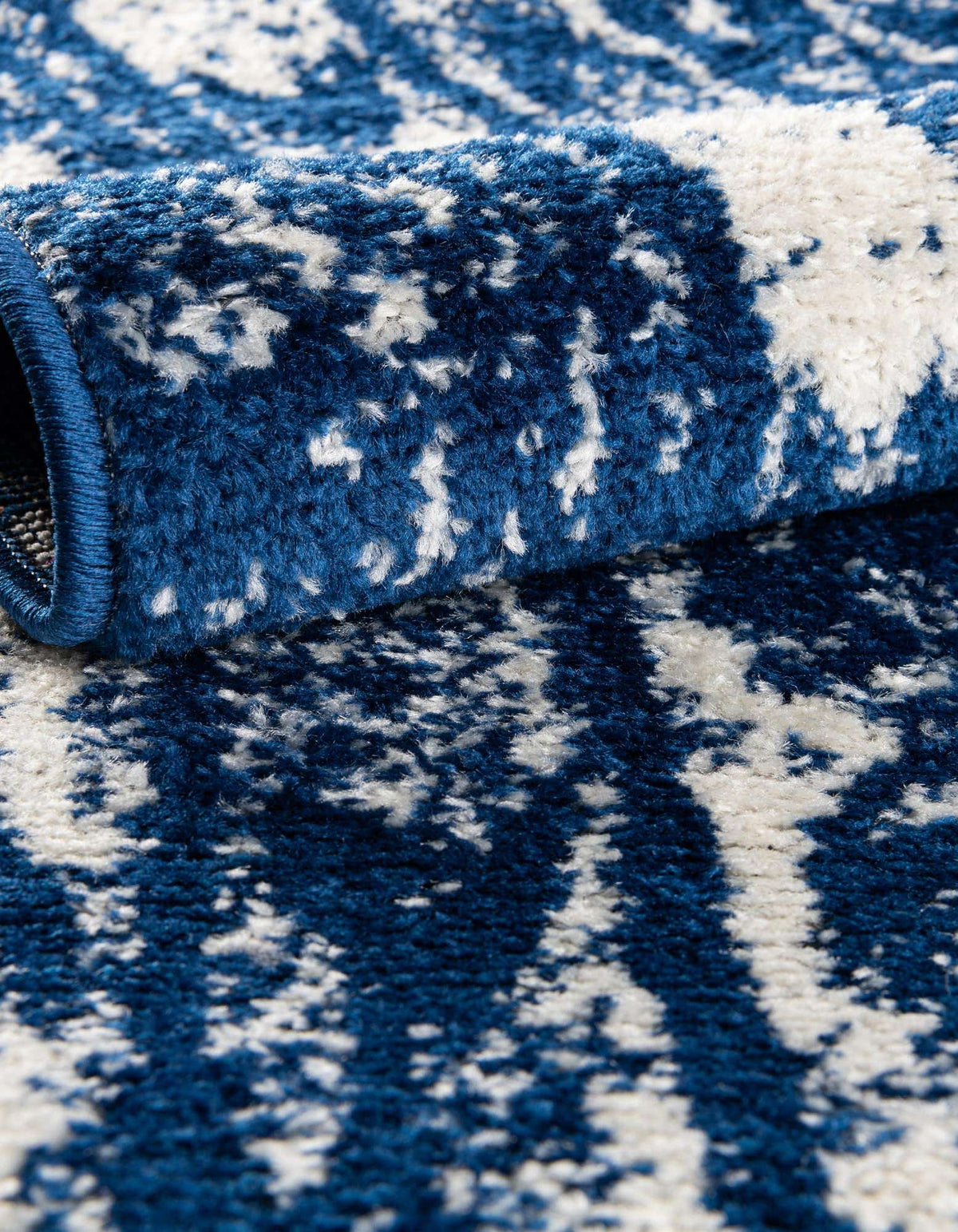 Rechteck Teppich Lennon in Marineblau von Hadorn™ - Lifestyle Image