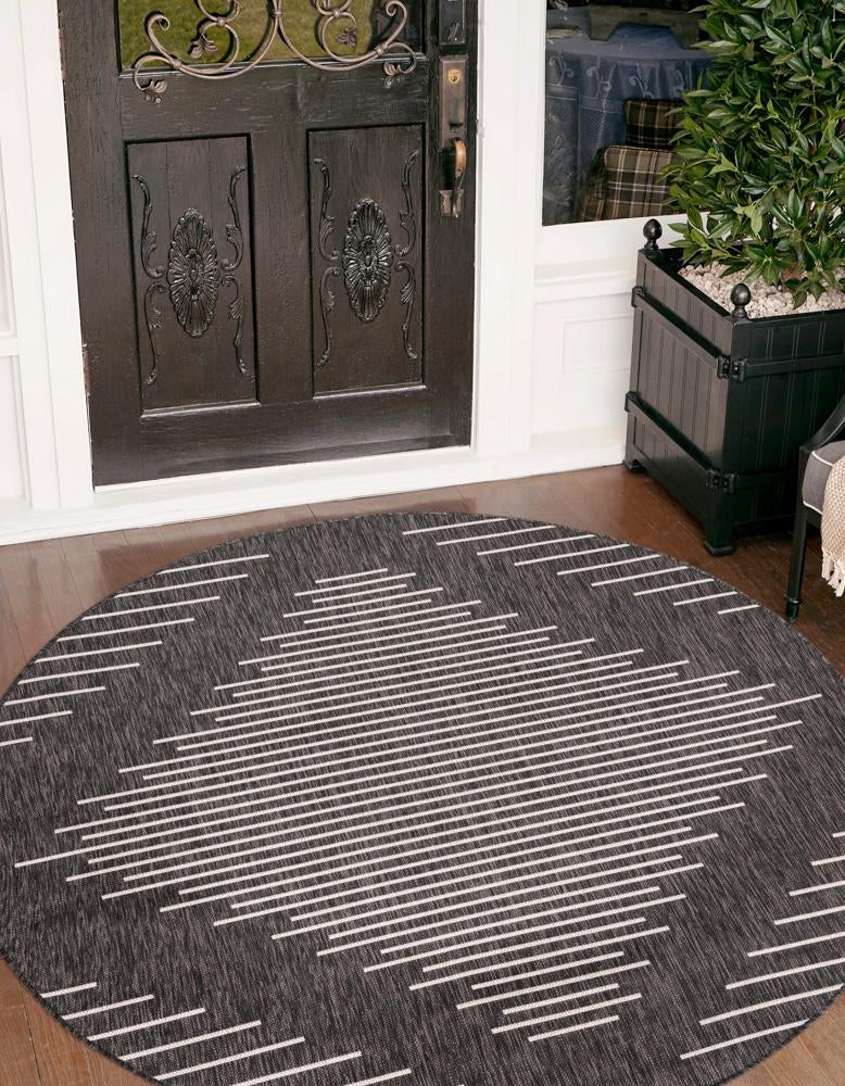 Rund Outdoor Teppich Tulum Outdoor in Anthrazit von Hadorn™ - Lifestyle Image