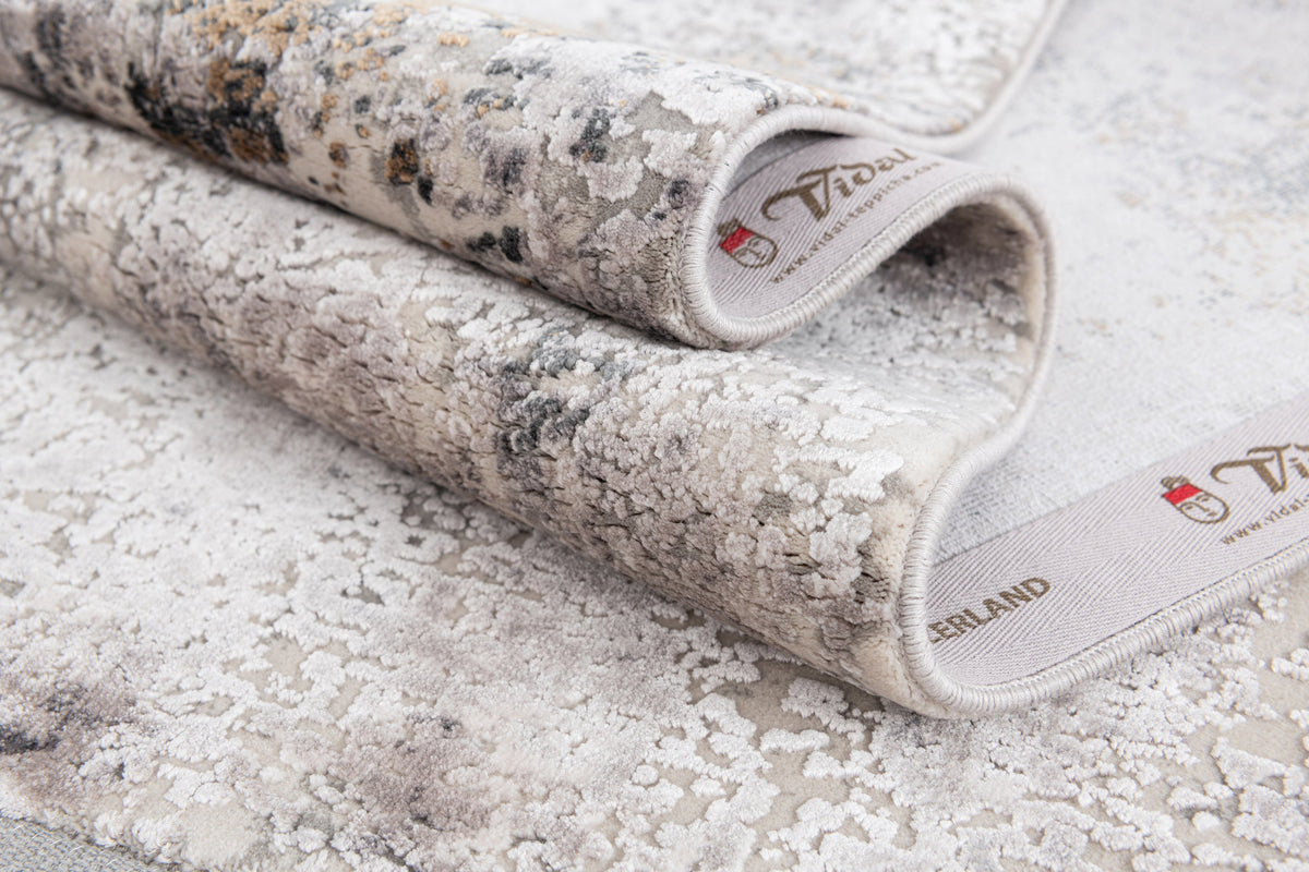 Rechteck Luxus Teppich Basel in Grau von Hadorn™ - Lifestyle Image