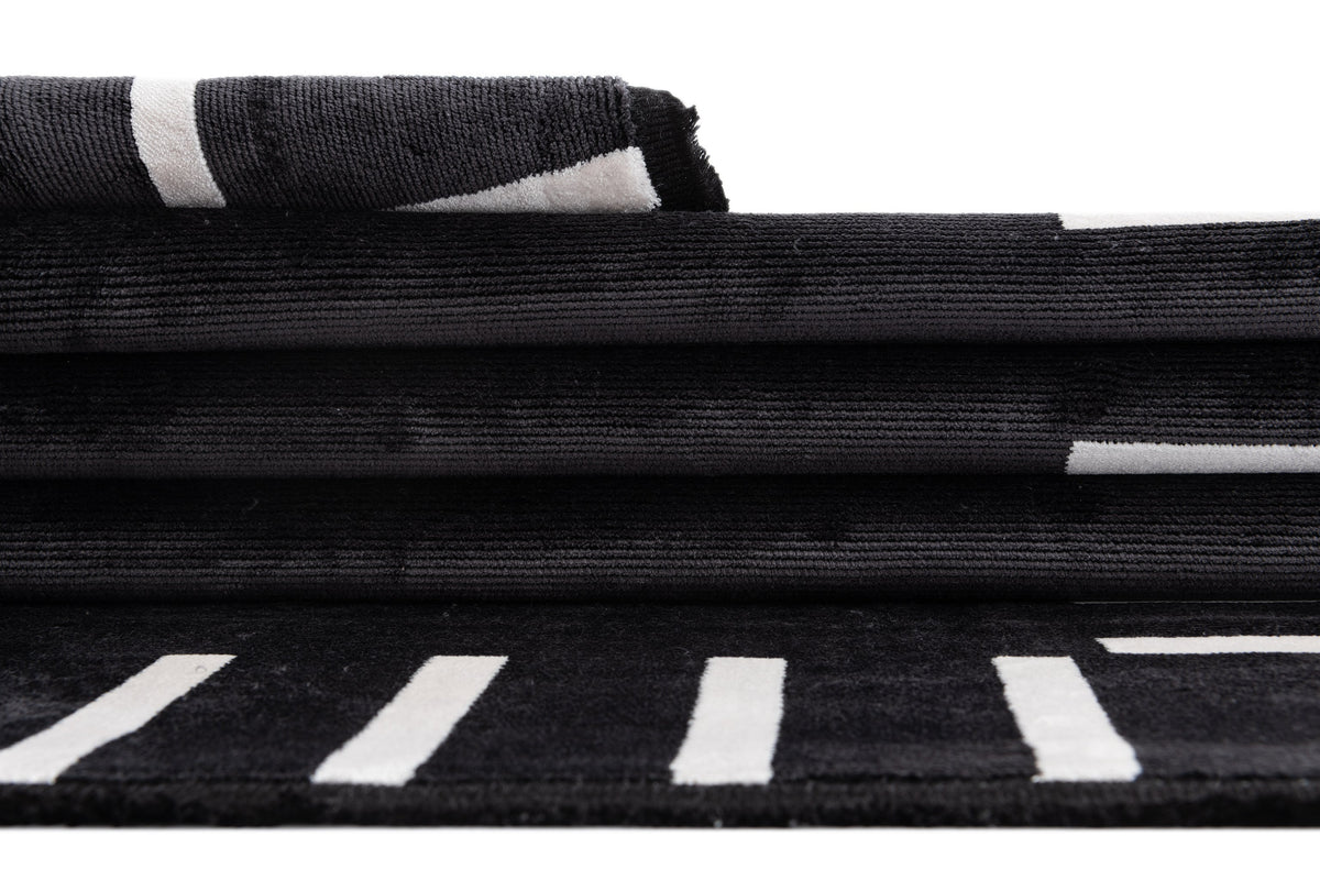 Rechteck Luxus Teppich Laax in Schwarz von Hadorn™ - Lifestyle Image