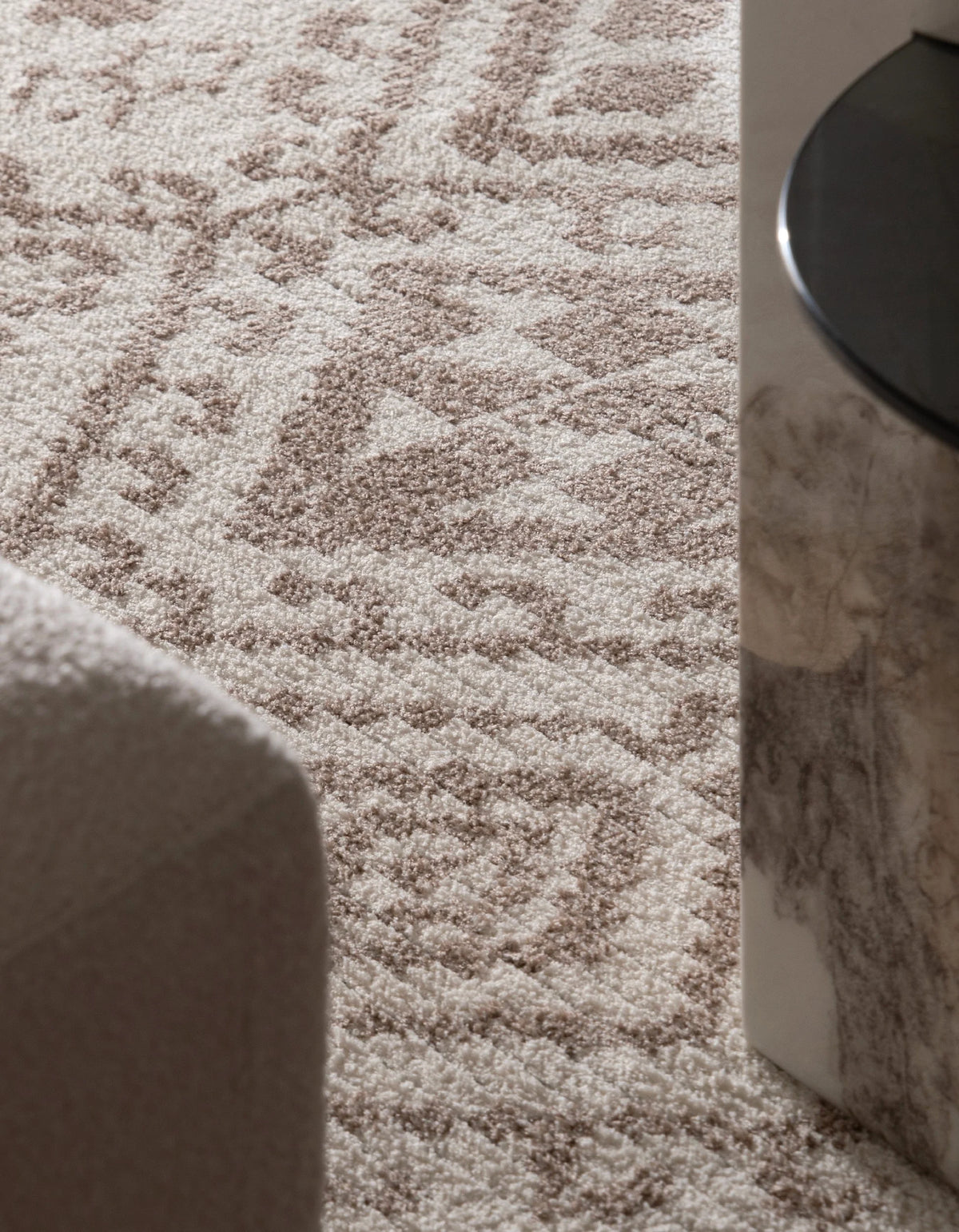 Rechteck Teppich St. Gallen Folklore in Weiss von Hadorn™ - Lifestyle Image