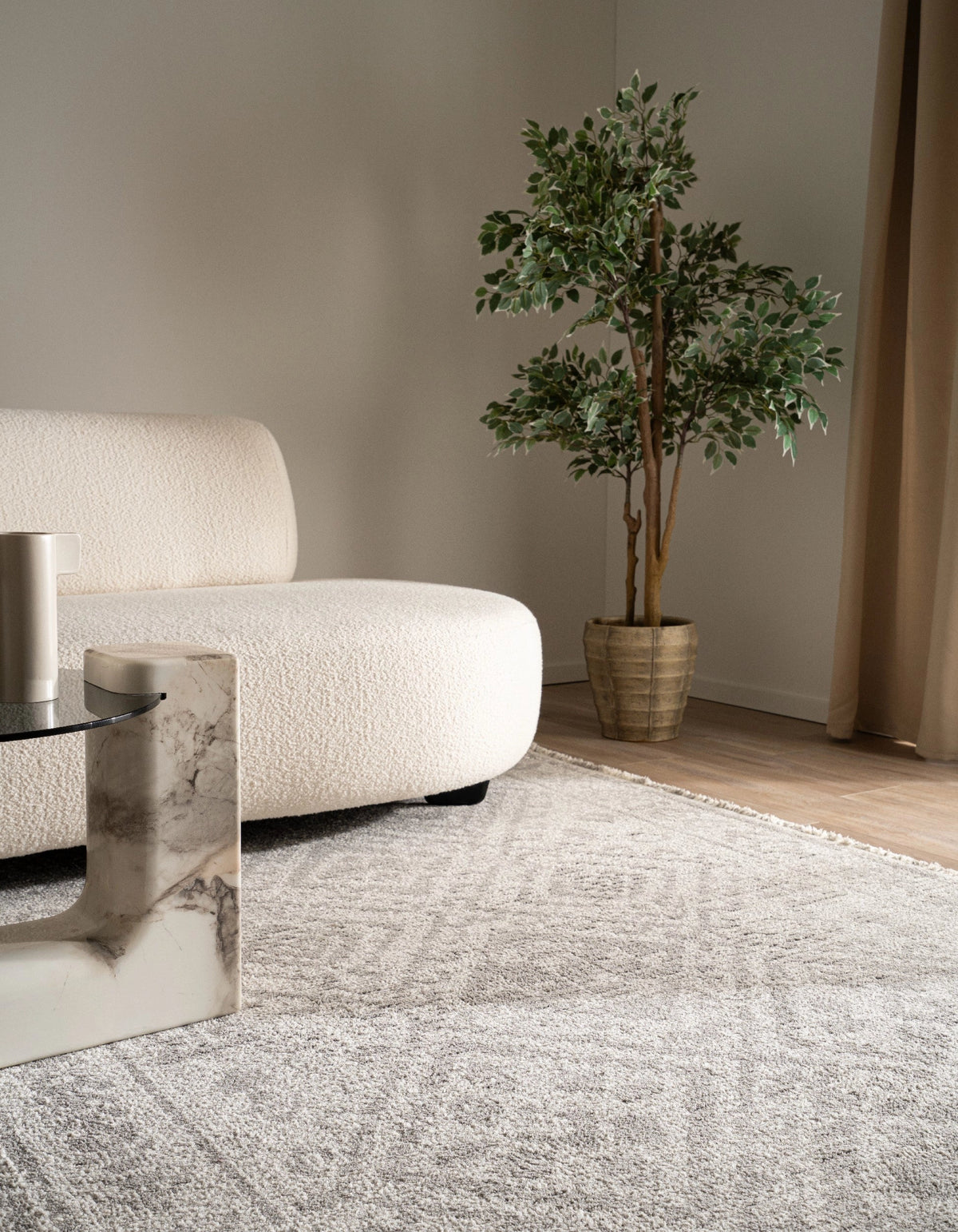 Rechteck Teppich St. Gallen Folklore in Grau von Hadorn™ - Lifestyle Image