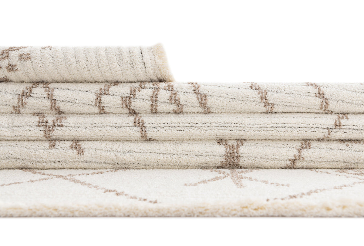 Läufer Teppich St. Gallen Folklore in Weiss von Hadorn™ - Lifestyle Image