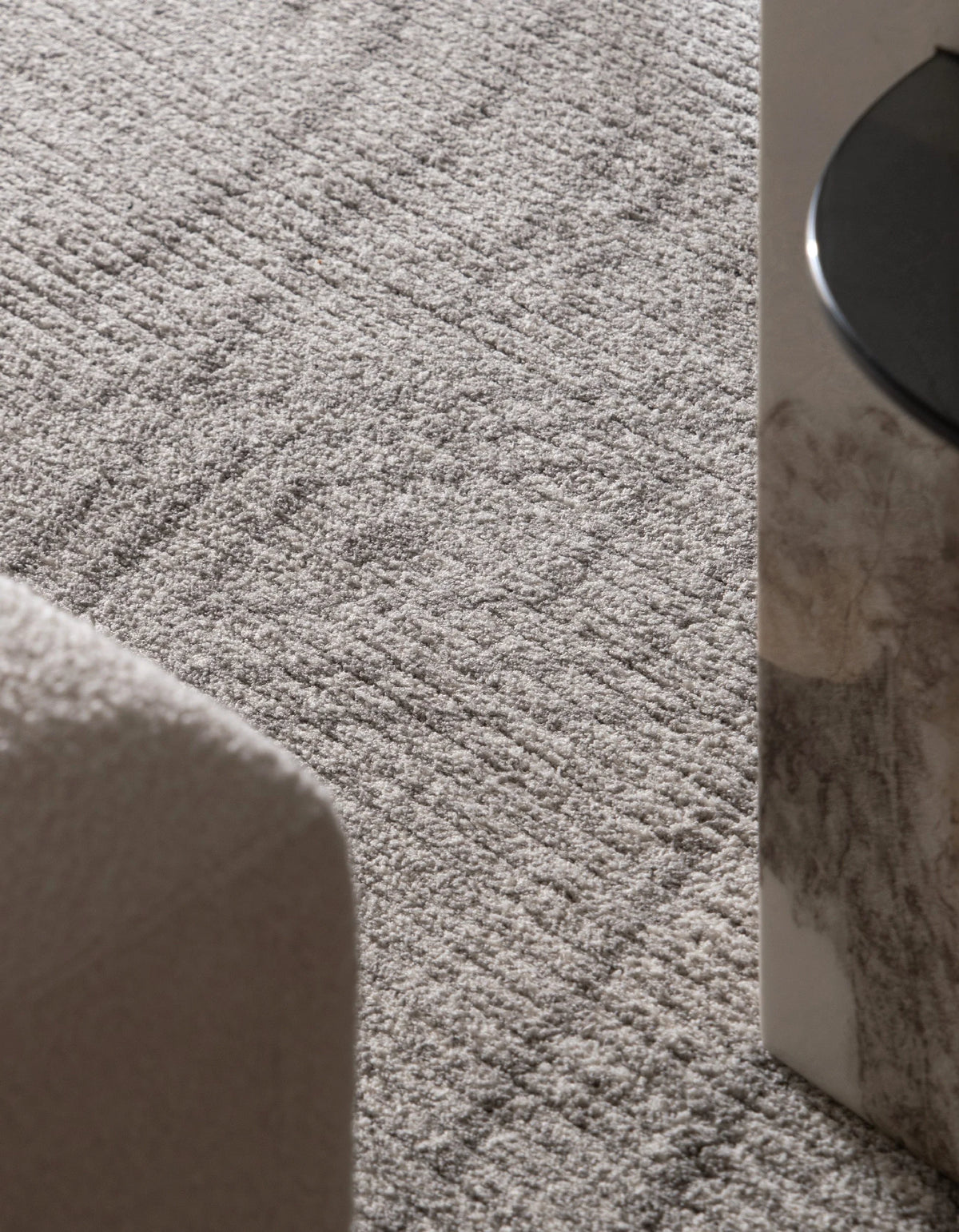 Rechteck Teppich St. Gallen Folklore in Grau von Hadorn™ - Lifestyle Image