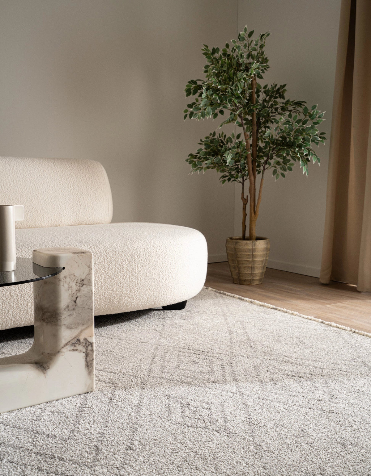 Rechteck Teppich St. Gallen Folklore in Grau von Hadorn™ - Lifestyle Image