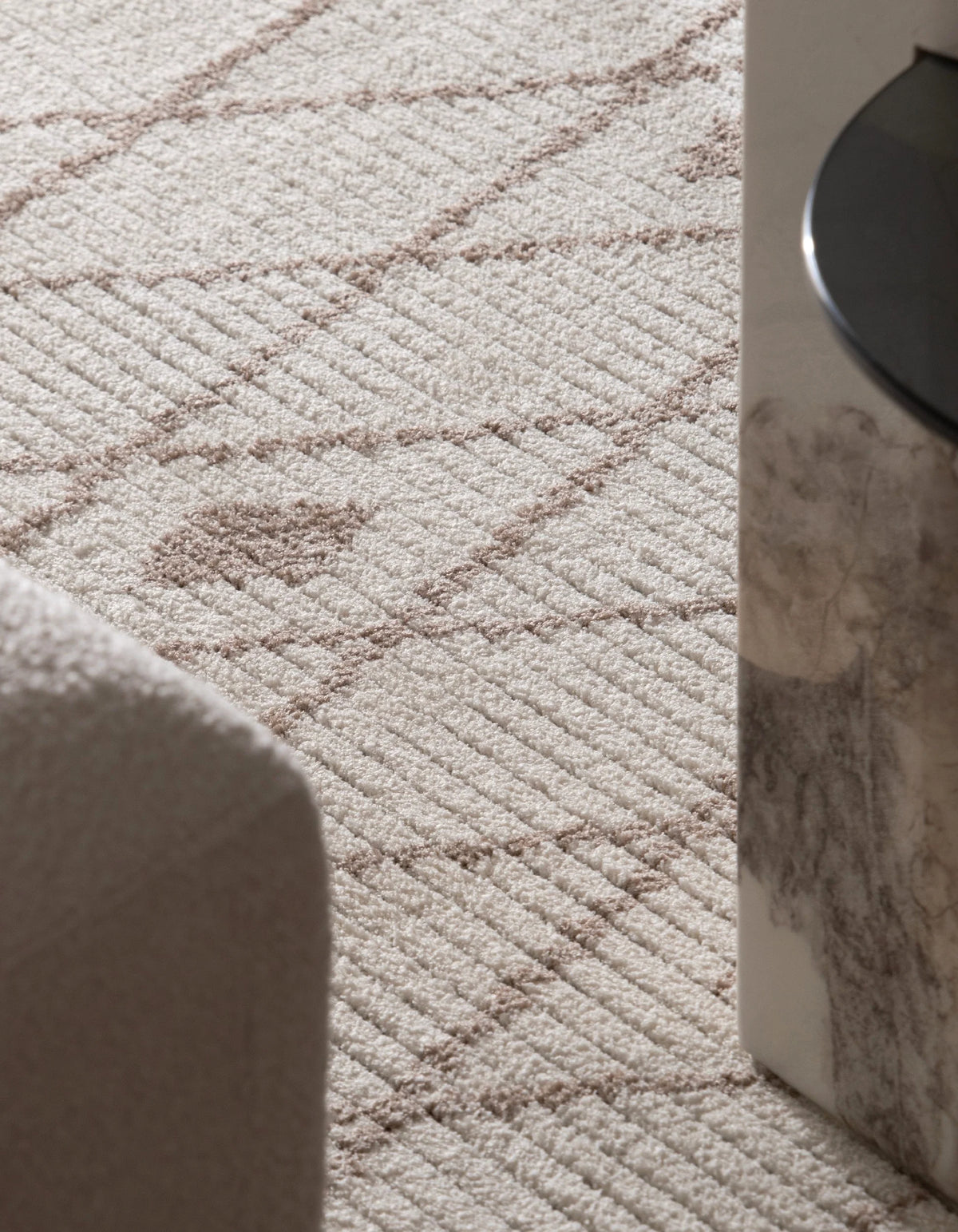 Rechteck Teppich St. Gallen Folklore in Weiss von Hadorn™ - Lifestyle Image