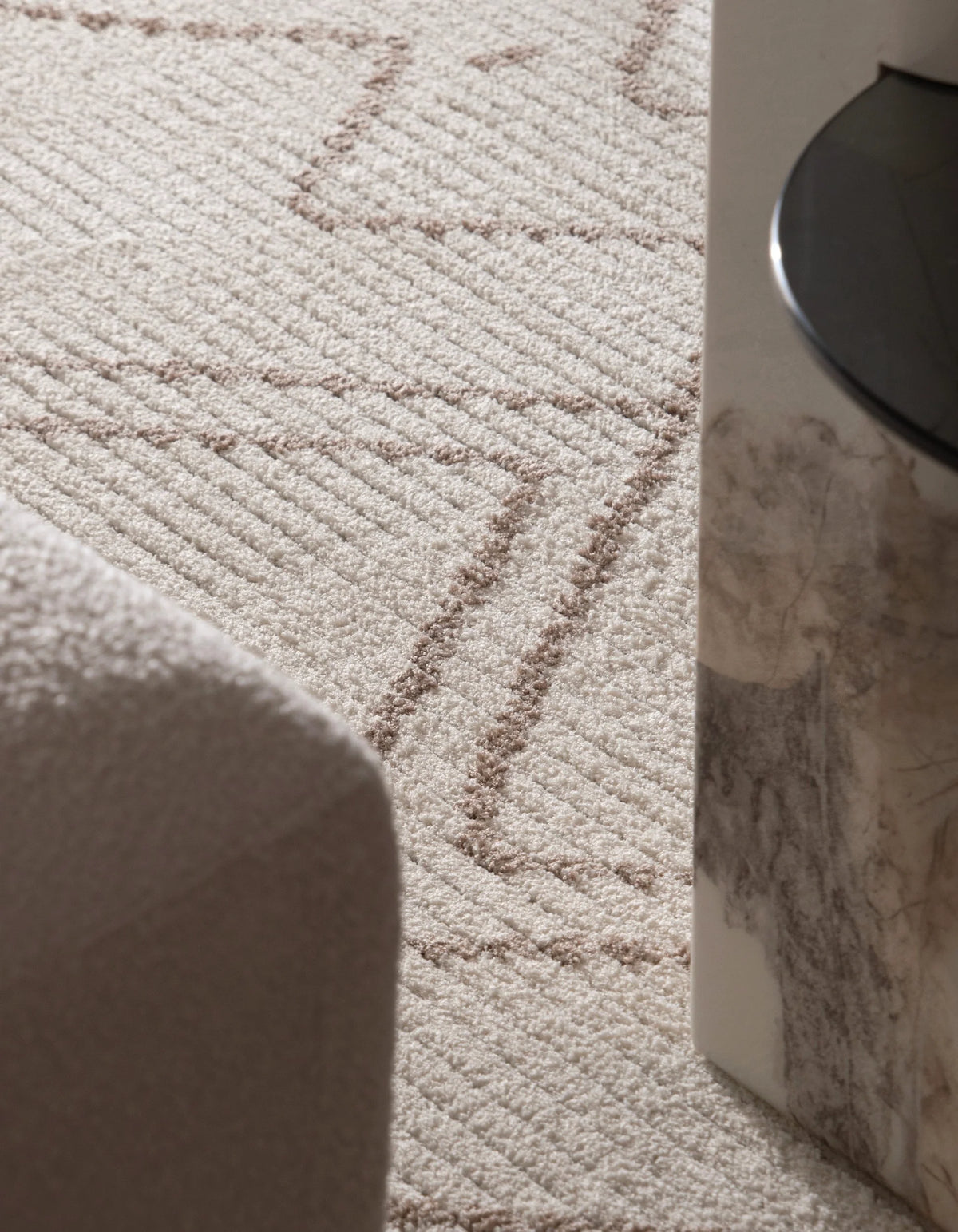 Rechteck Teppich St. Gallen Folklore in Weiss von Hadorn™ - Lifestyle Image