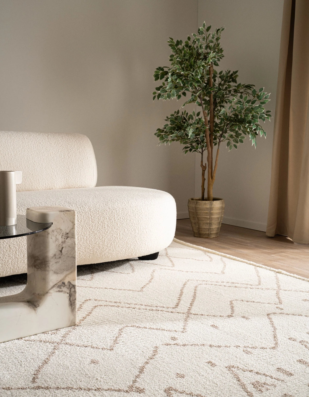 Rechteck Teppich St. Gallen Folklore in Weiss von Hadorn™ - Lifestyle Image