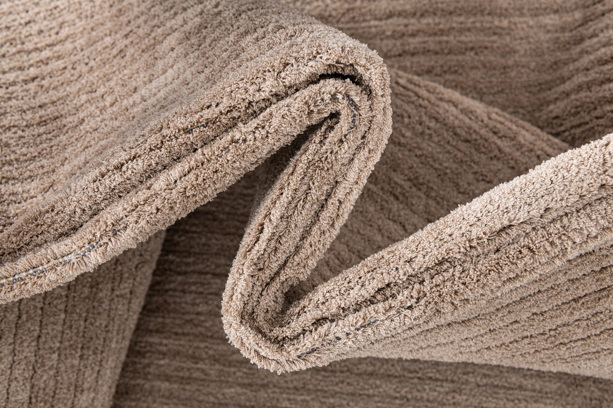 Rechteck Teppich St. Gallen Solid in Braun von Hadorn™ - Lifestyle Image