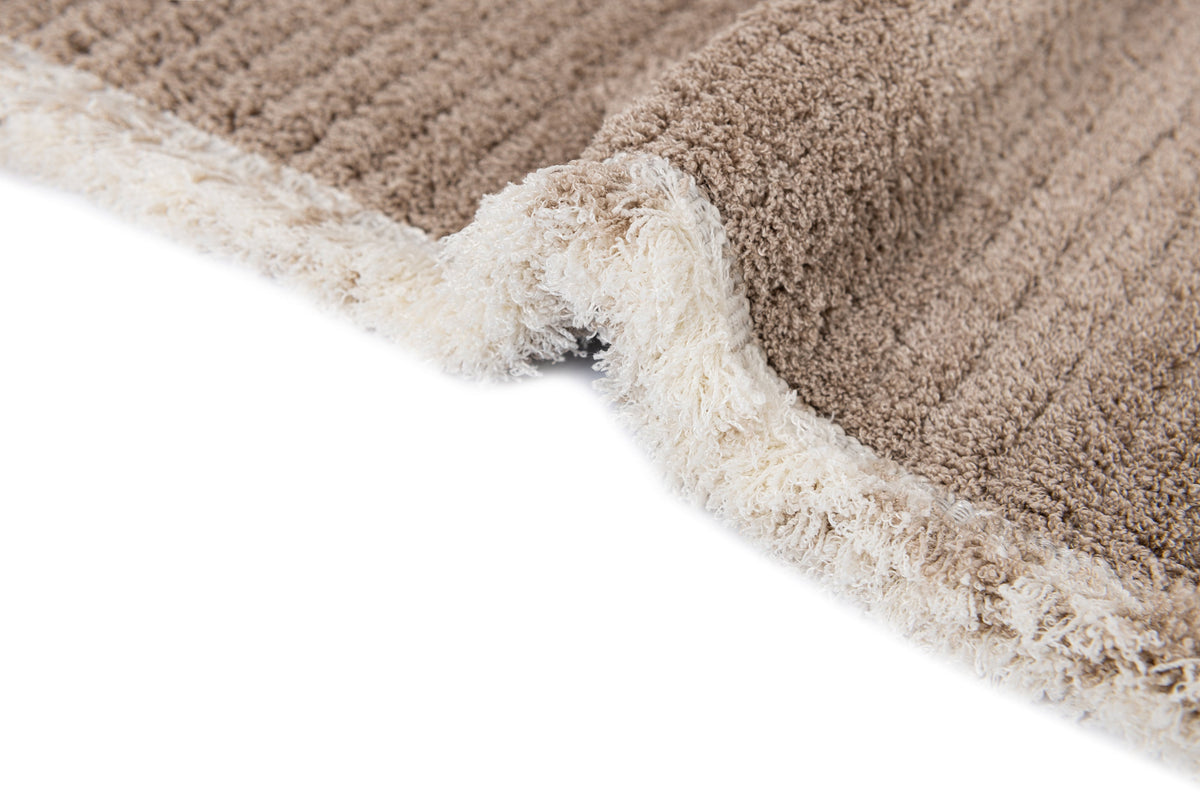 Rechteck Teppich St. Gallen Solid in Braun von Hadorn™ - Lifestyle Image