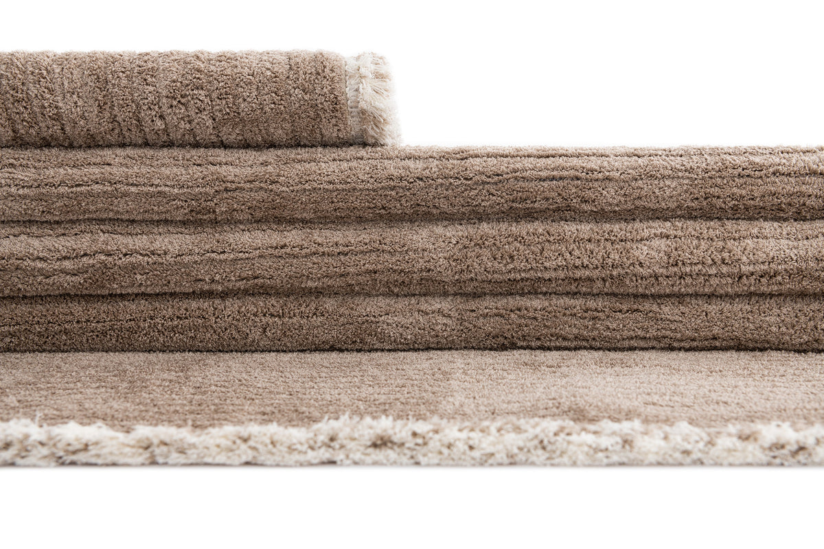 Rechteck Teppich St. Gallen Solid in Braun von Hadorn™ - Lifestyle Image