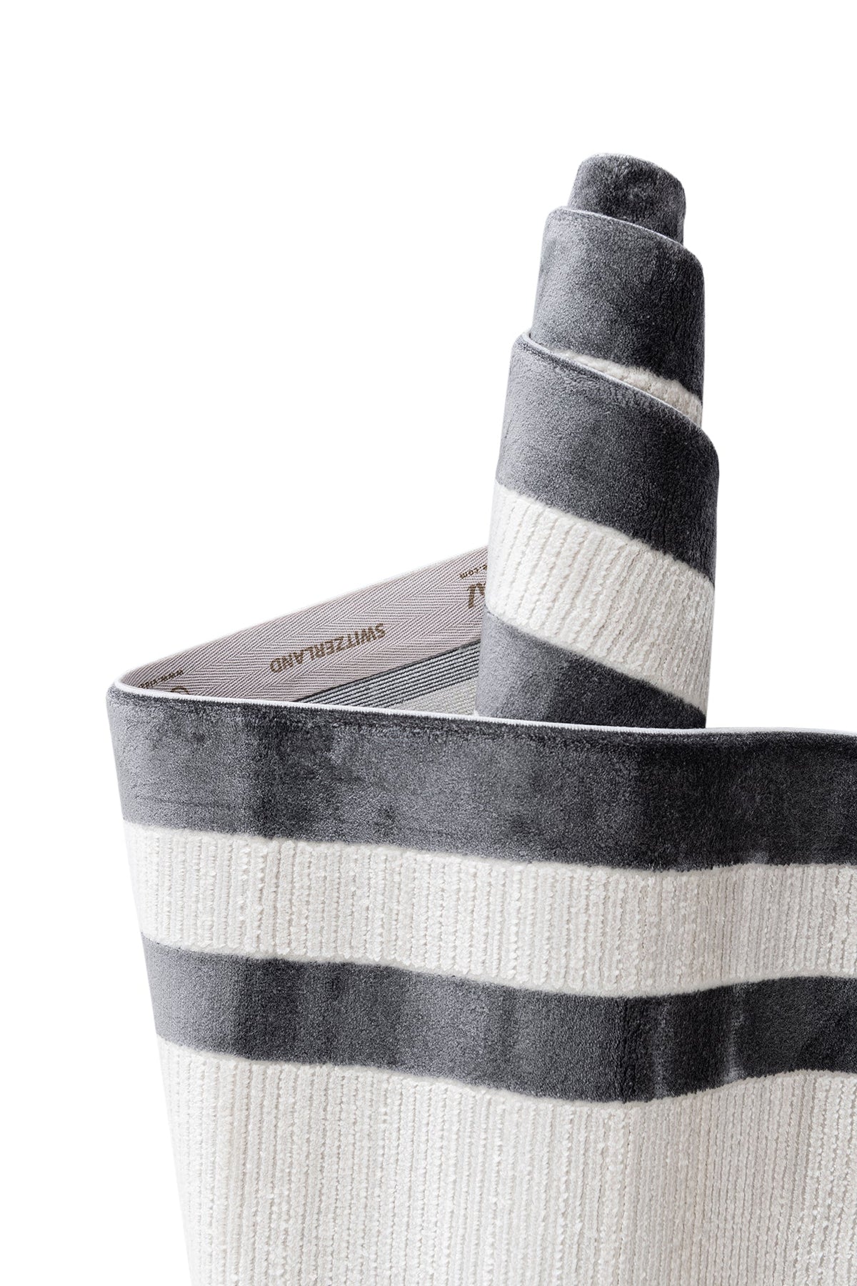 Rechteck Luxus Teppich Chiasso in Hellgrau von Hadorn™ - Lifestyle Image