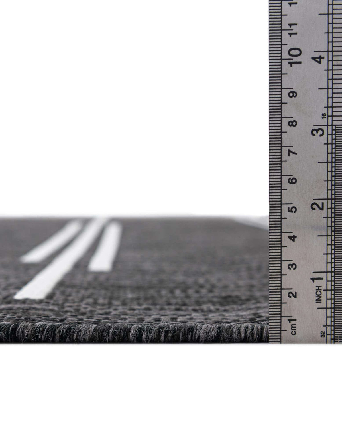 Rund Outdoor Teppich Tulum Outdoor in Schwarz und Weiss von Hadorn™ - Lifestyle Image