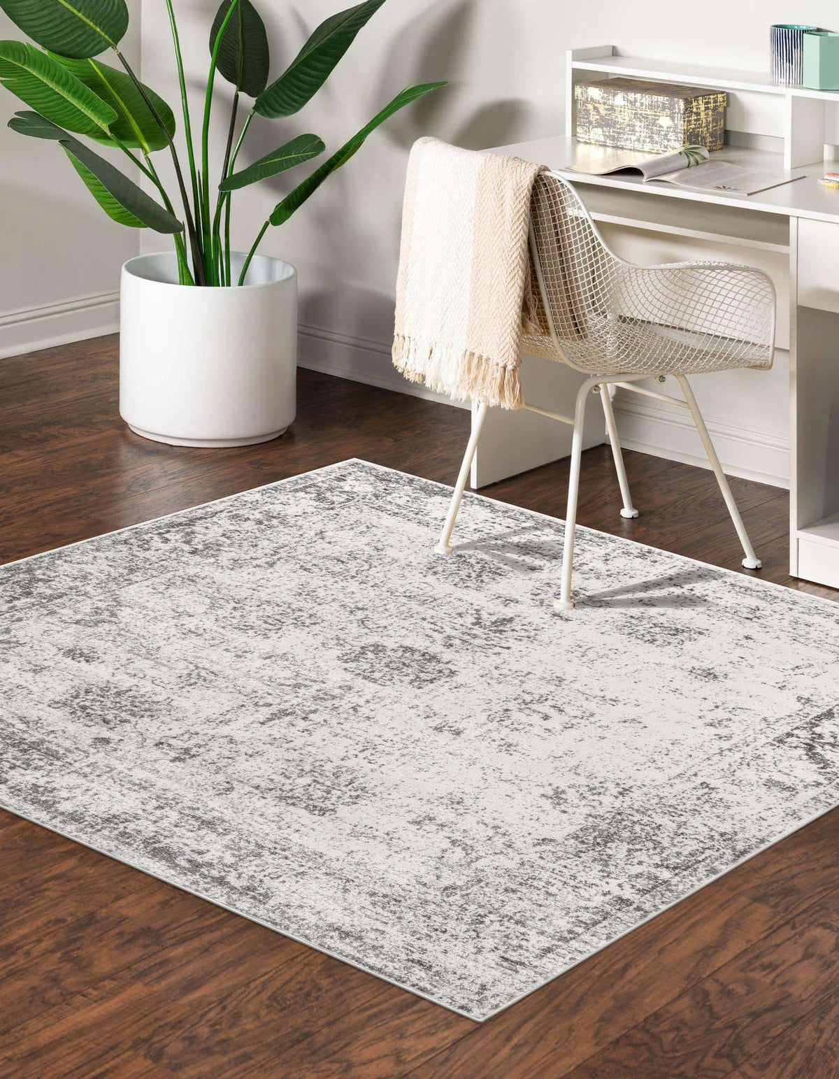 Quadratisch Teppich Monaco in Grau von Hadorn™ - Lifestyle Image