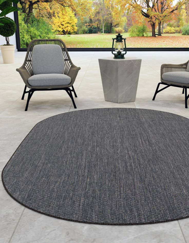 Oval Outdoor Teppich Tulum Outdoor in Schwarz von Hadorn™ - Lifestyle Image