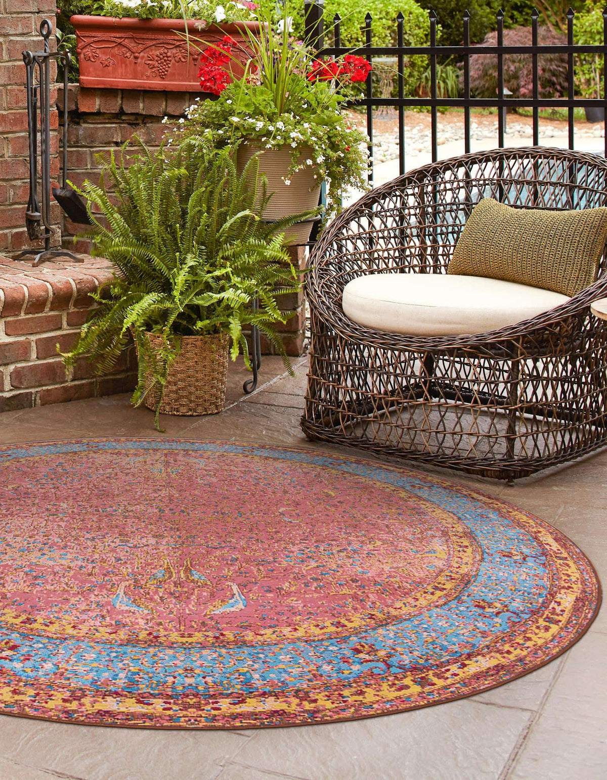 Outdoor Traditional