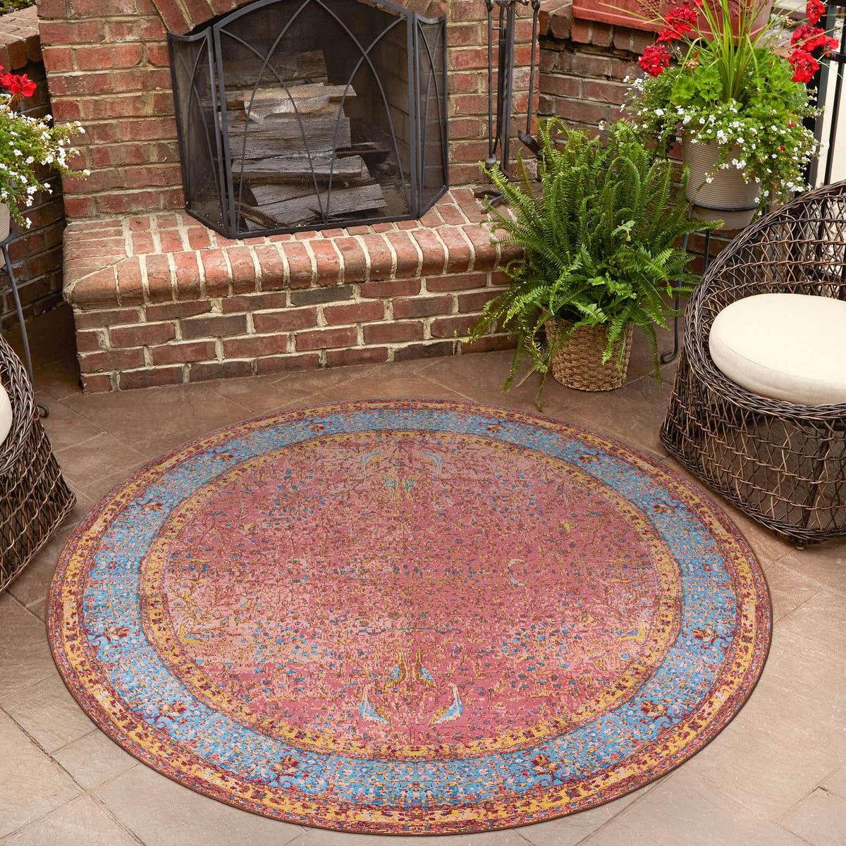 Outdoor Traditional
